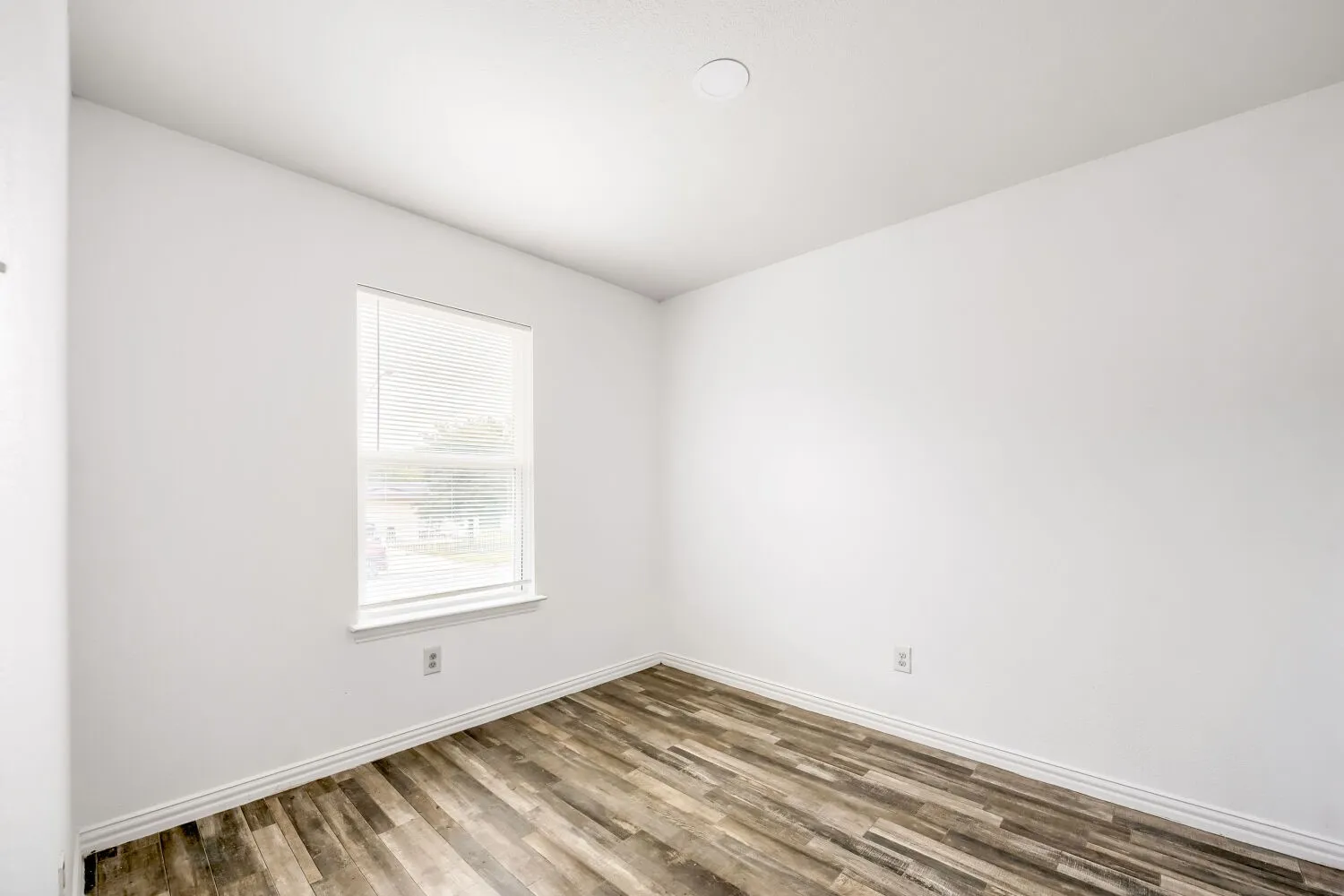 Single Family Residence For Sale in Tarrant County , 1216 E Powell Avenue, Fort Worth, Texas 76104, 3 Bedroom, 1 Bathroom, Garage spaces, 748 Sqft, built in 2019, mls#21369237, Real Estate Agent in Fort Worth, Homes For Sale in Tarrant county, Homes For Sale in Fort Worth, Realtor in Fort Worth Texas, Real Estate Brokerage Independent Realty Texas, Luminita Cordes Realtor