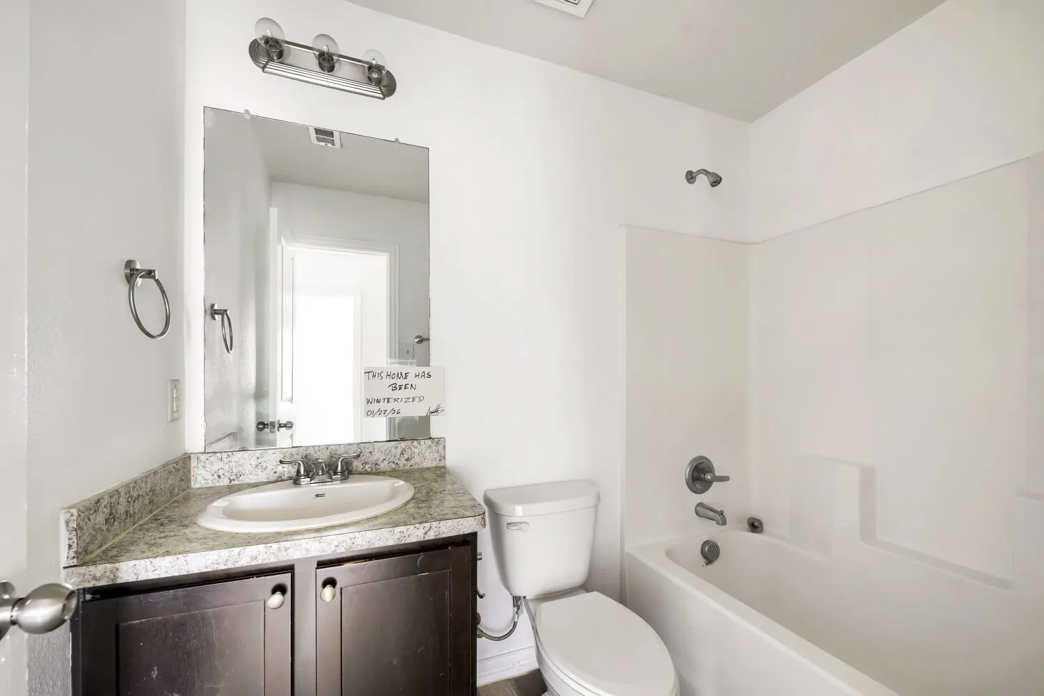 Single Family Residence For Sale in Tarrant County , 1216 E Powell Avenue, Fort Worth, Texas 76104, 3 Bedroom, 1 Bathroom, Garage spaces, 748 Sqft, built in 2019, mls#21369237, Real Estate Agent in Fort Worth, Homes For Sale in Tarrant county, Homes For Sale in Fort Worth, Realtor in Fort Worth Texas, Real Estate Brokerage Independent Realty Texas, Luminita Cordes Realtor