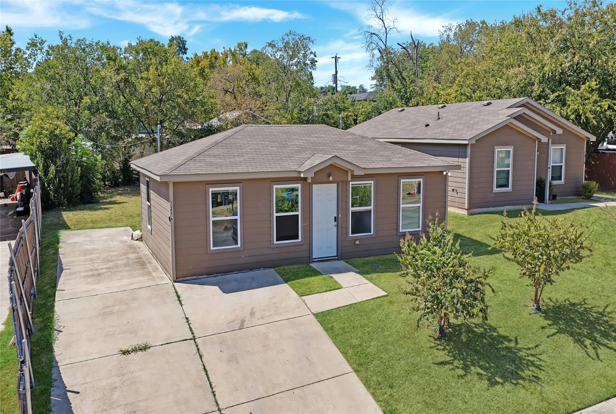 Single Family Residence For Sale in Tarrant County , 1216 E Powell Avenue, Fort Worth, Texas 76104, 3 Bedroom, 1 Bathroom, Garage spaces, 748 Sqft, built in 2019, mls#21369237, Real Estate Agent in Fort Worth, Homes For Sale in Tarrant county, Homes For Sale in Fort Worth, Realtor in Fort Worth Texas, Real Estate Brokerage Independent Realty Texas, Luminita Cordes Realtor