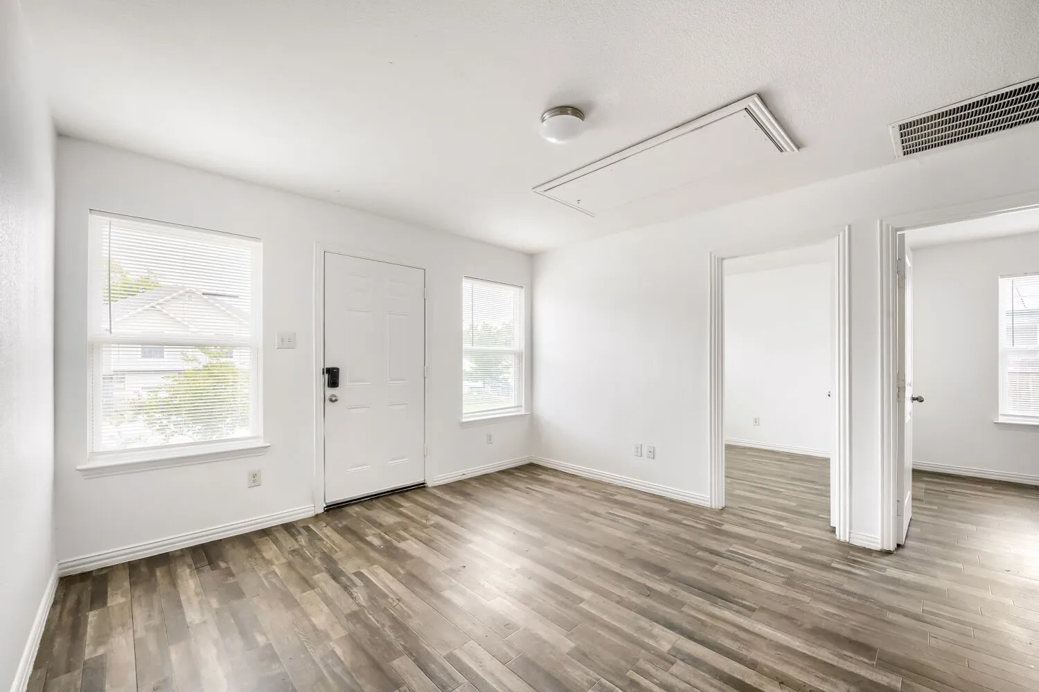 Single Family Residence For Sale in Tarrant County , 1216 E Powell Avenue, Fort Worth, Texas 76104, 3 Bedroom, 1 Bathroom, Garage spaces, 748 Sqft, built in 2019, mls#21369237, Real Estate Agent in Fort Worth, Homes For Sale in Tarrant county, Homes For Sale in Fort Worth, Realtor in Fort Worth Texas, Real Estate Brokerage Independent Realty Texas, Luminita Cordes Realtor