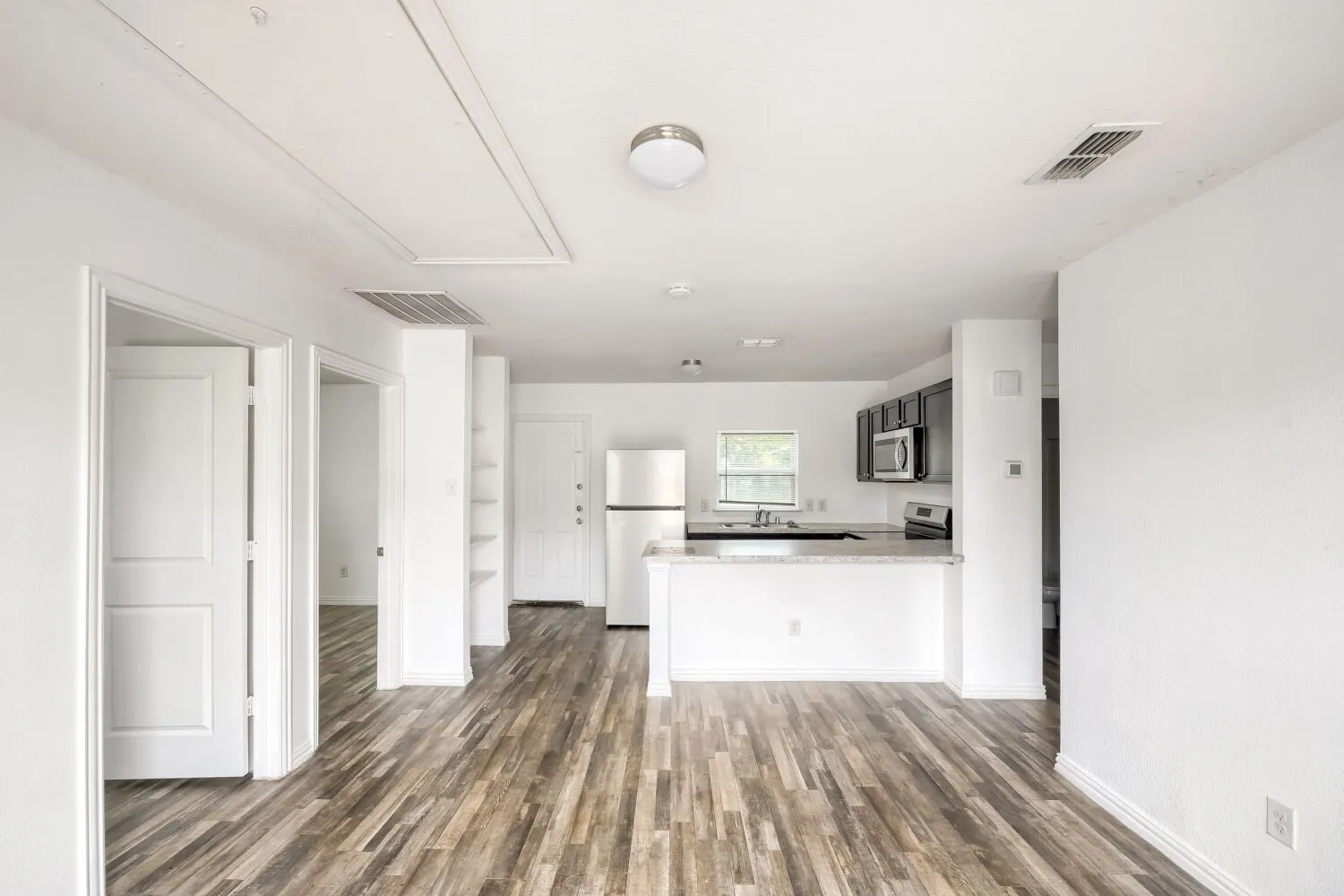 Single Family Residence For Sale in Tarrant County , 1216 E Powell Avenue, Fort Worth, Texas 76104, 3 Bedroom, 1 Bathroom, Garage spaces, 748 Sqft, built in 2019, mls#21369237, Real Estate Agent in Fort Worth, Homes For Sale in Tarrant county, Homes For Sale in Fort Worth, Realtor in Fort Worth Texas, Real Estate Brokerage Independent Realty Texas, Luminita Cordes Realtor