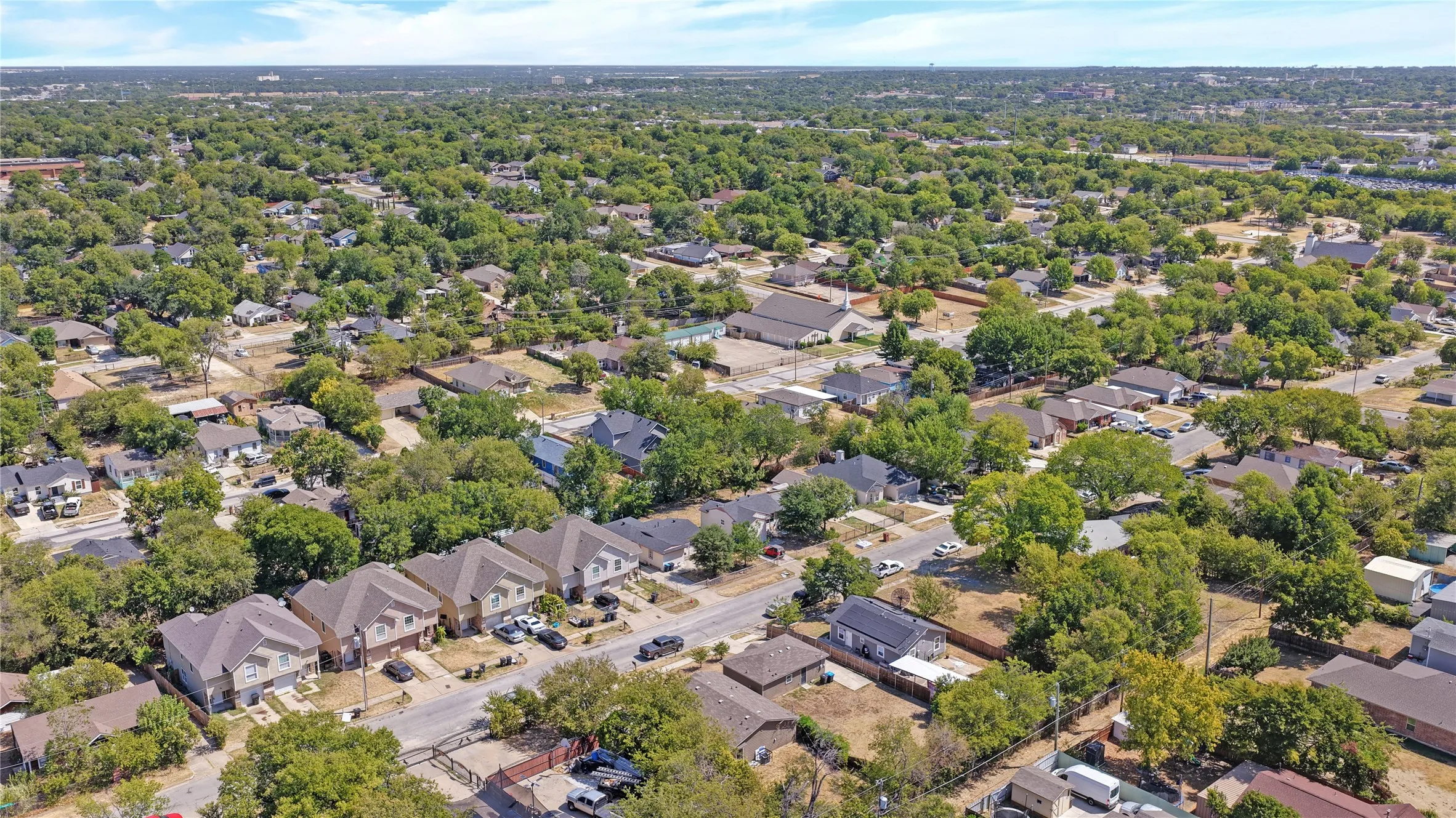Single Family Residence For Sale in Tarrant County , 1216 E Powell Avenue, Fort Worth, Texas 76104, 3 Bedroom, 1 Bathroom, Garage spaces, 748 Sqft, built in 2019, mls#21369237, Real Estate Agent in Fort Worth, Homes For Sale in Tarrant county, Homes For Sale in Fort Worth, Realtor in Fort Worth Texas, Real Estate Brokerage Independent Realty Texas, Luminita Cordes Realtor