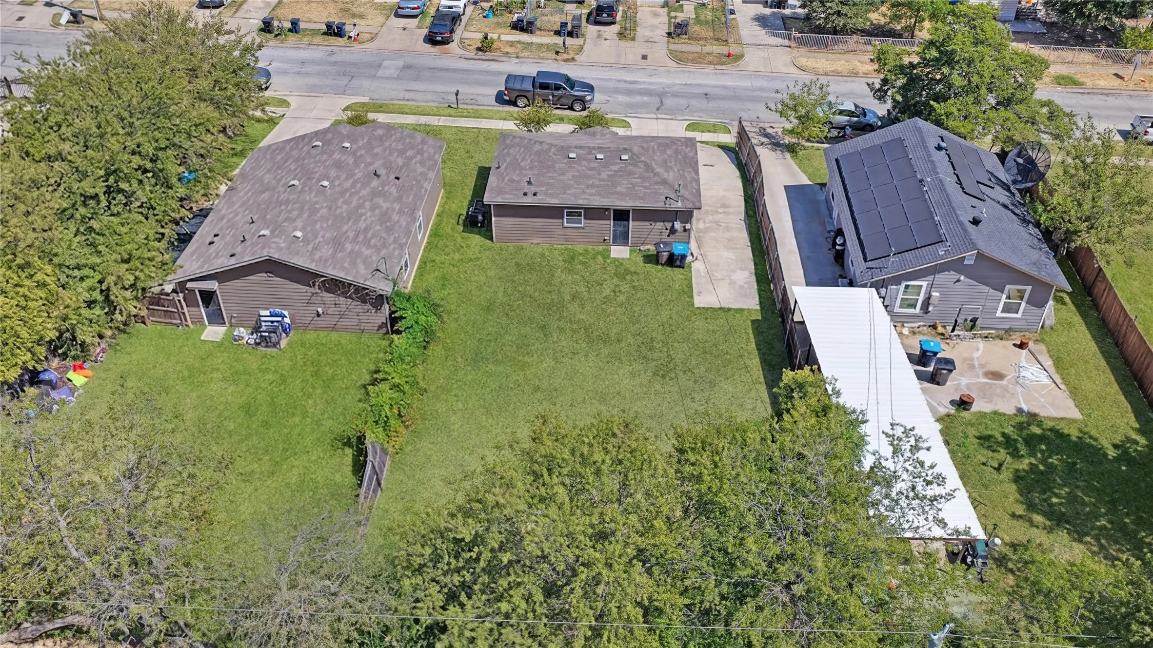 Single Family Residence For Sale in Tarrant County , 1216 E Powell Avenue, Fort Worth, Texas 76104, 3 Bedroom, 1 Bathroom, Garage spaces, 748 Sqft, built in 2019, mls#21369237, Real Estate Agent in Fort Worth, Homes For Sale in Tarrant county, Homes For Sale in Fort Worth, Realtor in Fort Worth Texas, Real Estate Brokerage Independent Realty Texas, Luminita Cordes Realtor