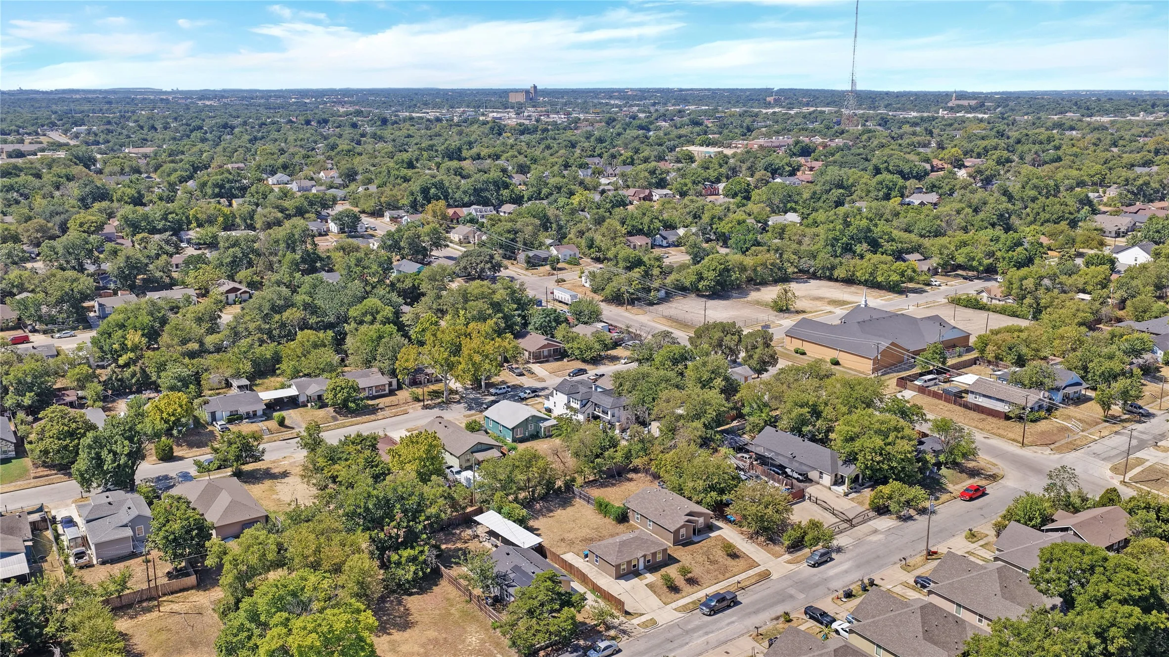 Single Family Residence For Sale in Tarrant County , 1216 E Powell Avenue, Fort Worth, Texas 76104, 3 Bedroom, 1 Bathroom, Garage spaces, 748 Sqft, built in 2019, mls#21369237, Real Estate Agent in Fort Worth, Homes For Sale in Tarrant county, Homes For Sale in Fort Worth, Realtor in Fort Worth Texas, Real Estate Brokerage Independent Realty Texas, Luminita Cordes Realtor