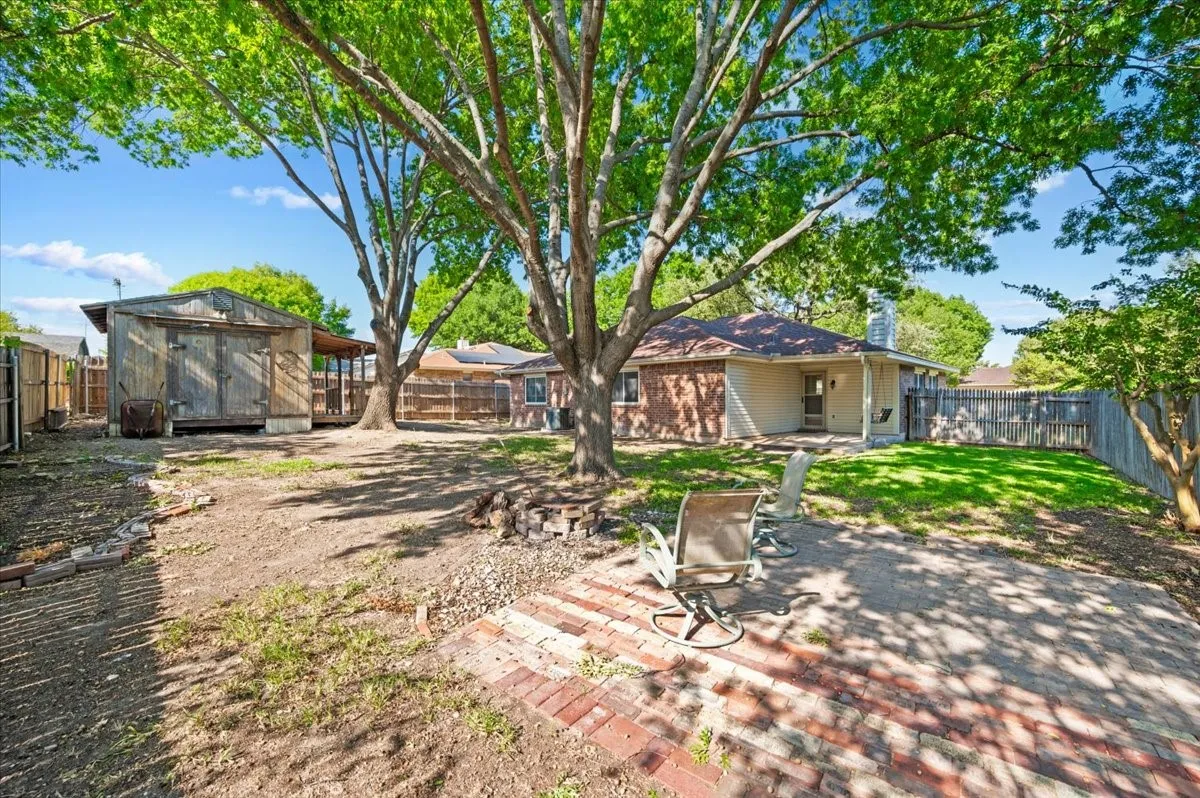 Single Family Residence For Sale in Tarrant County , 424 Grand Meadow Drive, Fort Worth, Texas 76108, 3 Bedroom, 2 Bathroom, 2 Garage spaces, 1,359 Sqft, built in 1985, mls#21369144, Real Estate Agent in Fort Worth, Homes For Sale in Tarrant county, Homes For Sale in Fort Worth, Realtor in Fort Worth Texas, Real Estate Brokerage Independent Realty Texas, Luminita Cordes Realtor