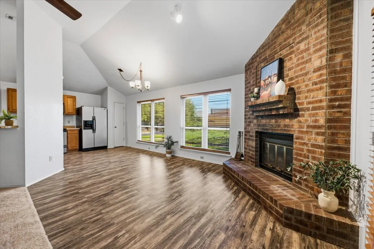 Single Family Residence For Sale in Tarrant County , 424 Grand Meadow Drive, Fort Worth, Texas 76108, 3 Bedroom, 2 Bathroom, 2 Garage spaces, 1,359 Sqft, built in 1985, mls#21369144, Real Estate Agent in Fort Worth, Homes For Sale in Tarrant county, Homes For Sale in Fort Worth, Realtor in Fort Worth Texas, Real Estate Brokerage Independent Realty Texas, Luminita Cordes Realtor