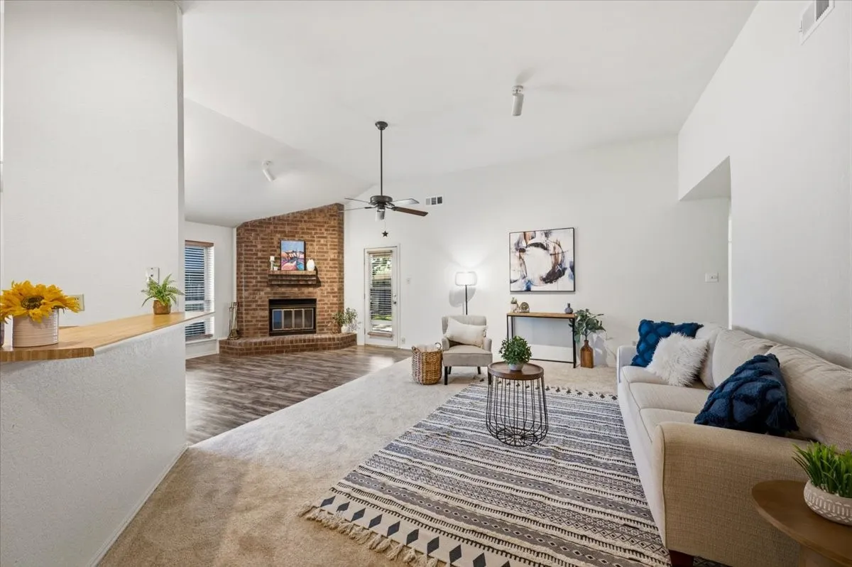 Single Family Residence For Sale in Tarrant County , 424 Grand Meadow Drive, Fort Worth, Texas 76108, 3 Bedroom, 2 Bathroom, 2 Garage spaces, 1,359 Sqft, built in 1985, mls#21369144, Real Estate Agent in Fort Worth, Homes For Sale in Tarrant county, Homes For Sale in Fort Worth, Realtor in Fort Worth Texas, Real Estate Brokerage Independent Realty Texas, Luminita Cordes Realtor