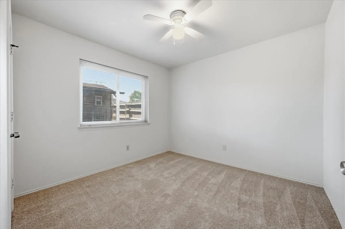 Single Family Residence For Sale in Tarrant County , 424 Grand Meadow Drive, Fort Worth, Texas 76108, 3 Bedroom, 2 Bathroom, 2 Garage spaces, 1,359 Sqft, built in 1985, mls#21369144, Real Estate Agent in Fort Worth, Homes For Sale in Tarrant county, Homes For Sale in Fort Worth, Realtor in Fort Worth Texas, Real Estate Brokerage Independent Realty Texas, Luminita Cordes Realtor
