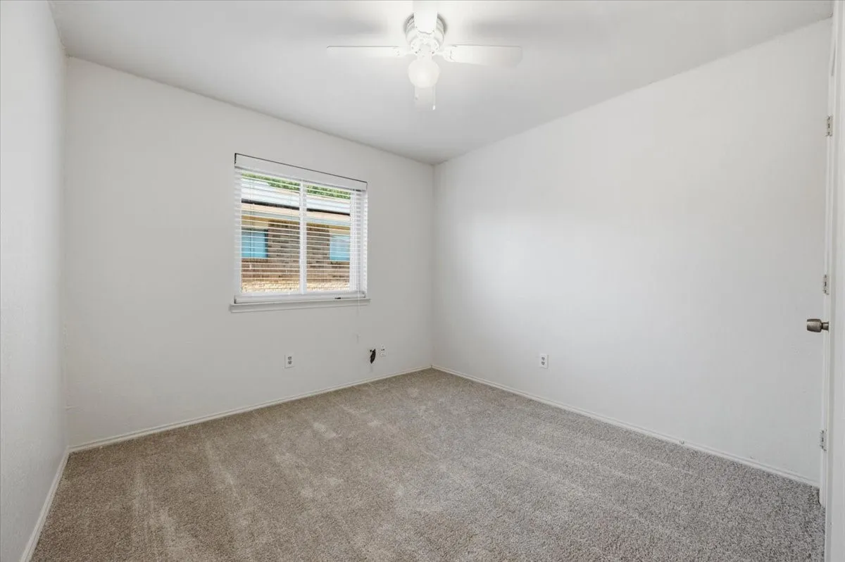 Single Family Residence For Sale in Tarrant County , 424 Grand Meadow Drive, Fort Worth, Texas 76108, 3 Bedroom, 2 Bathroom, 2 Garage spaces, 1,359 Sqft, built in 1985, mls#21369144, Real Estate Agent in Fort Worth, Homes For Sale in Tarrant county, Homes For Sale in Fort Worth, Realtor in Fort Worth Texas, Real Estate Brokerage Independent Realty Texas, Luminita Cordes Realtor