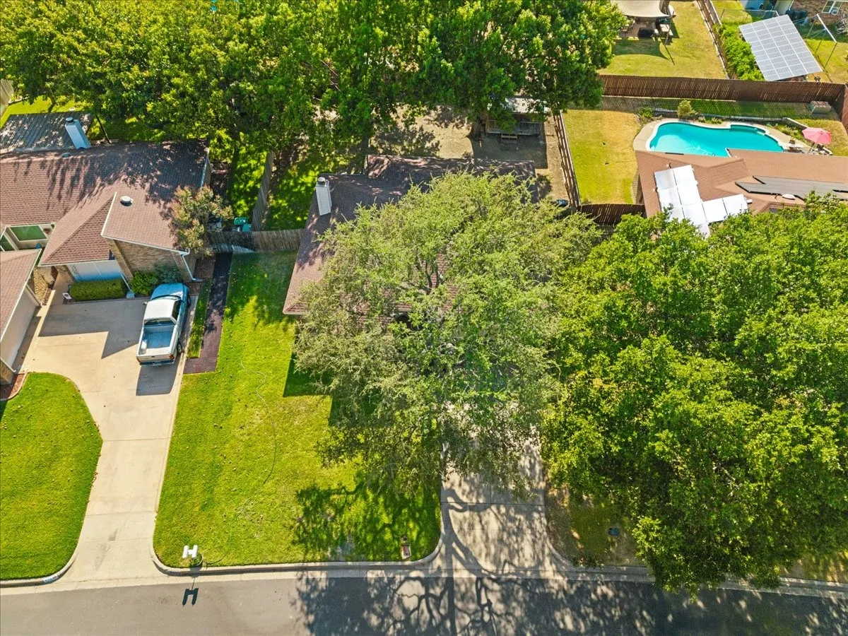 Single Family Residence For Sale in Tarrant County , 424 Grand Meadow Drive, Fort Worth, Texas 76108, 3 Bedroom, 2 Bathroom, 2 Garage spaces, 1,359 Sqft, built in 1985, mls#21369144, Real Estate Agent in Fort Worth, Homes For Sale in Tarrant county, Homes For Sale in Fort Worth, Realtor in Fort Worth Texas, Real Estate Brokerage Independent Realty Texas, Luminita Cordes Realtor