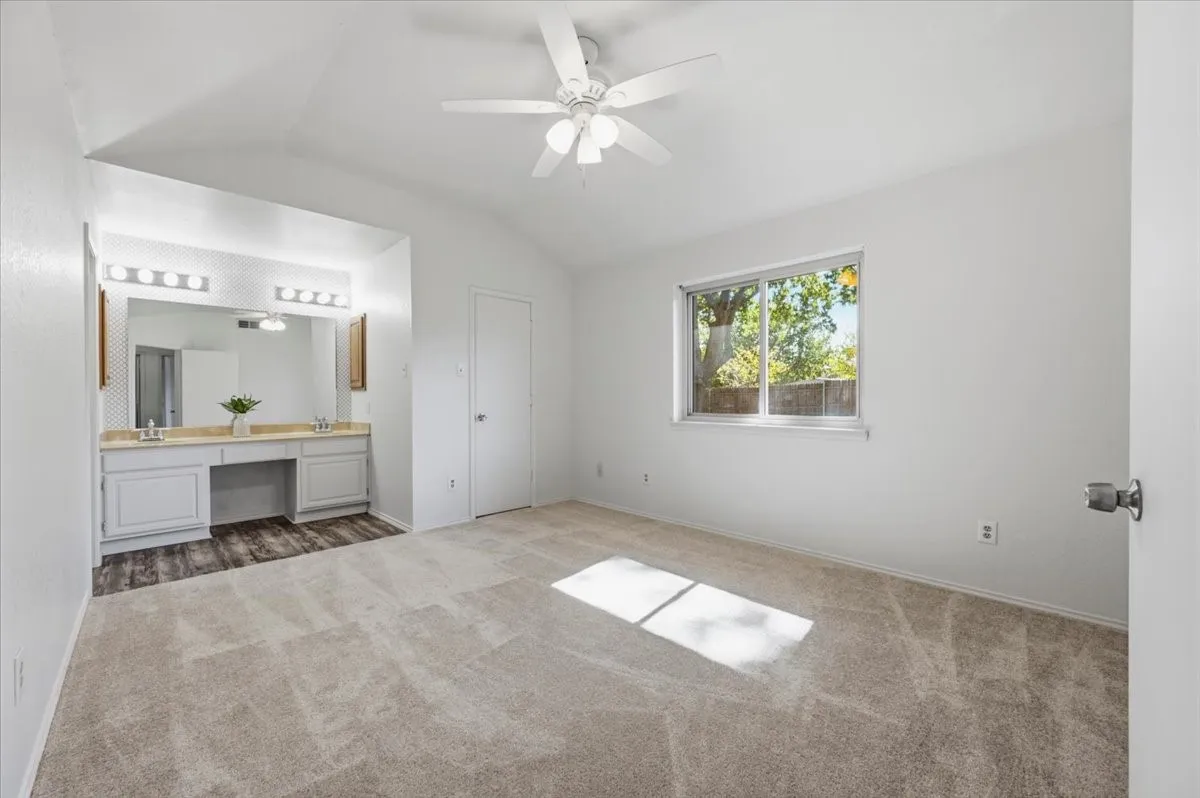Single Family Residence For Sale in Tarrant County , 424 Grand Meadow Drive, Fort Worth, Texas 76108, 3 Bedroom, 2 Bathroom, 2 Garage spaces, 1,359 Sqft, built in 1985, mls#21369144, Real Estate Agent in Fort Worth, Homes For Sale in Tarrant county, Homes For Sale in Fort Worth, Realtor in Fort Worth Texas, Real Estate Brokerage Independent Realty Texas, Luminita Cordes Realtor