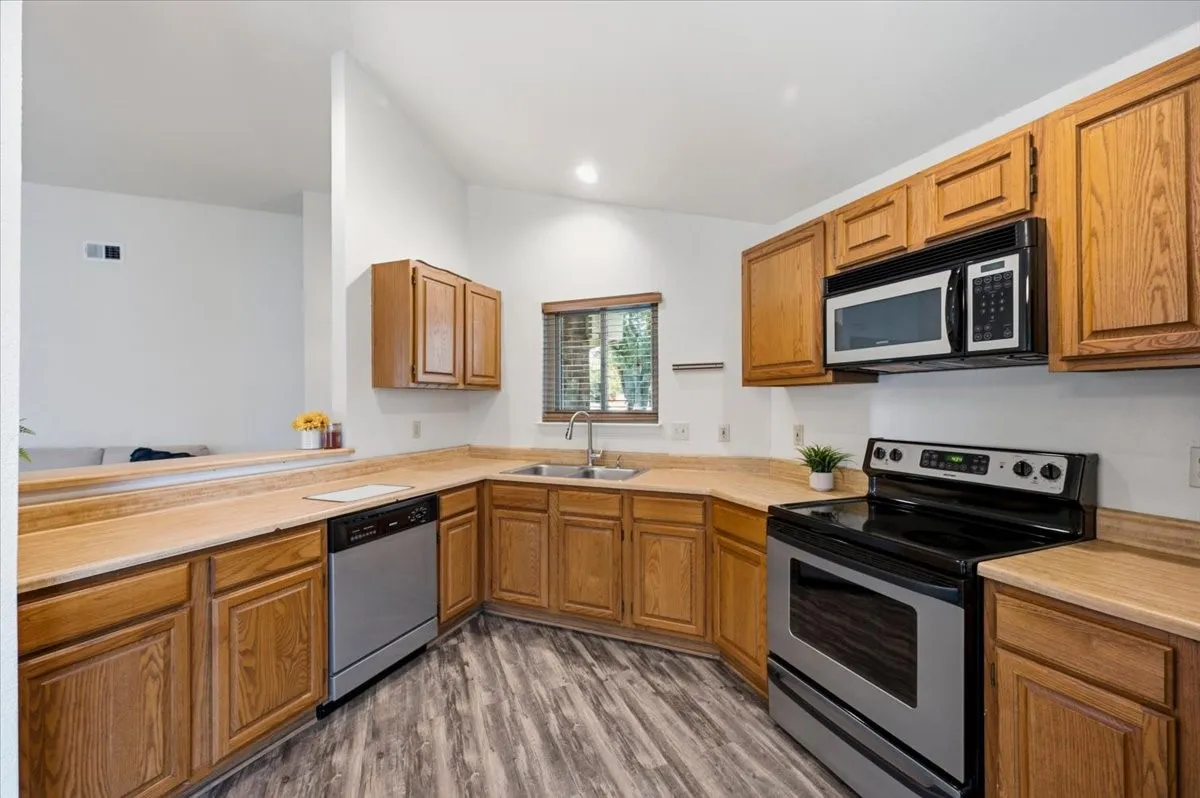 Single Family Residence For Sale in Tarrant County , 424 Grand Meadow Drive, Fort Worth, Texas 76108, 3 Bedroom, 2 Bathroom, 2 Garage spaces, 1,359 Sqft, built in 1985, mls#21369144, Real Estate Agent in Fort Worth, Homes For Sale in Tarrant county, Homes For Sale in Fort Worth, Realtor in Fort Worth Texas, Real Estate Brokerage Independent Realty Texas, Luminita Cordes Realtor