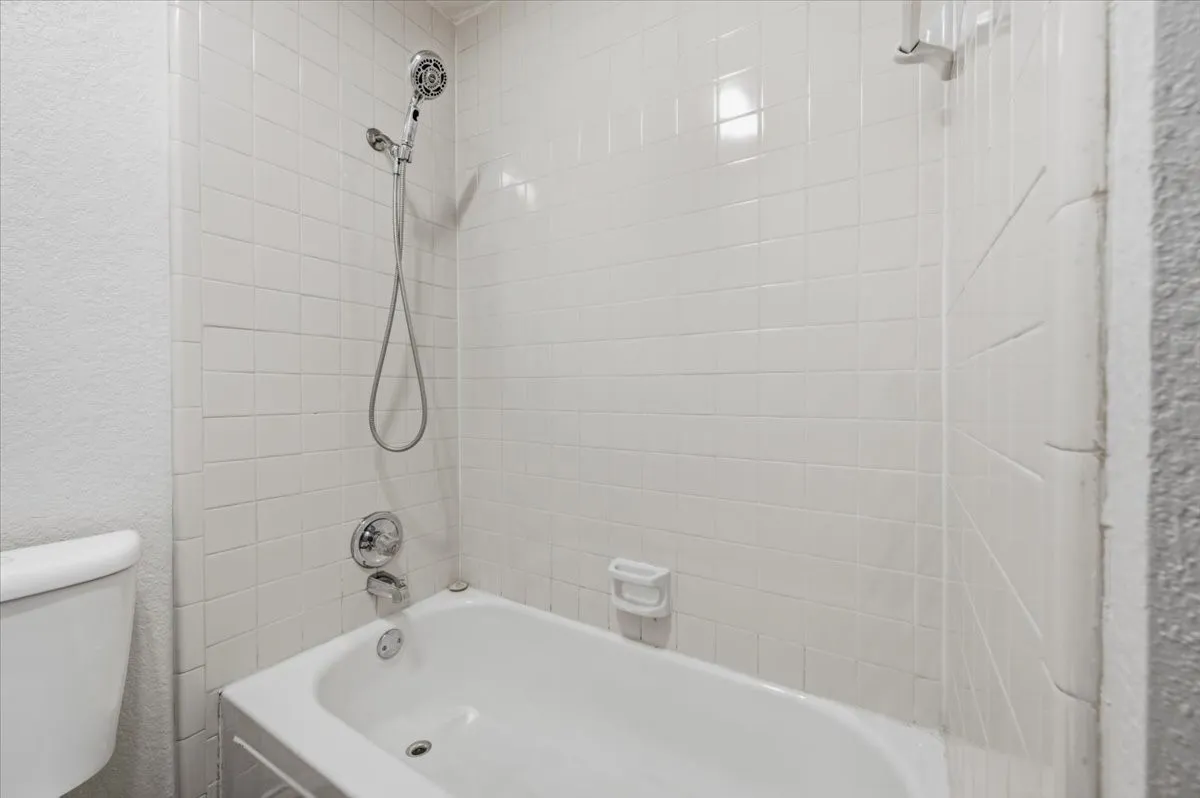 Single Family Residence For Sale in Tarrant County , 424 Grand Meadow Drive, Fort Worth, Texas 76108, 3 Bedroom, 2 Bathroom, 2 Garage spaces, 1,359 Sqft, built in 1985, mls#21369144, Real Estate Agent in Fort Worth, Homes For Sale in Tarrant county, Homes For Sale in Fort Worth, Realtor in Fort Worth Texas, Real Estate Brokerage Independent Realty Texas, Luminita Cordes Realtor