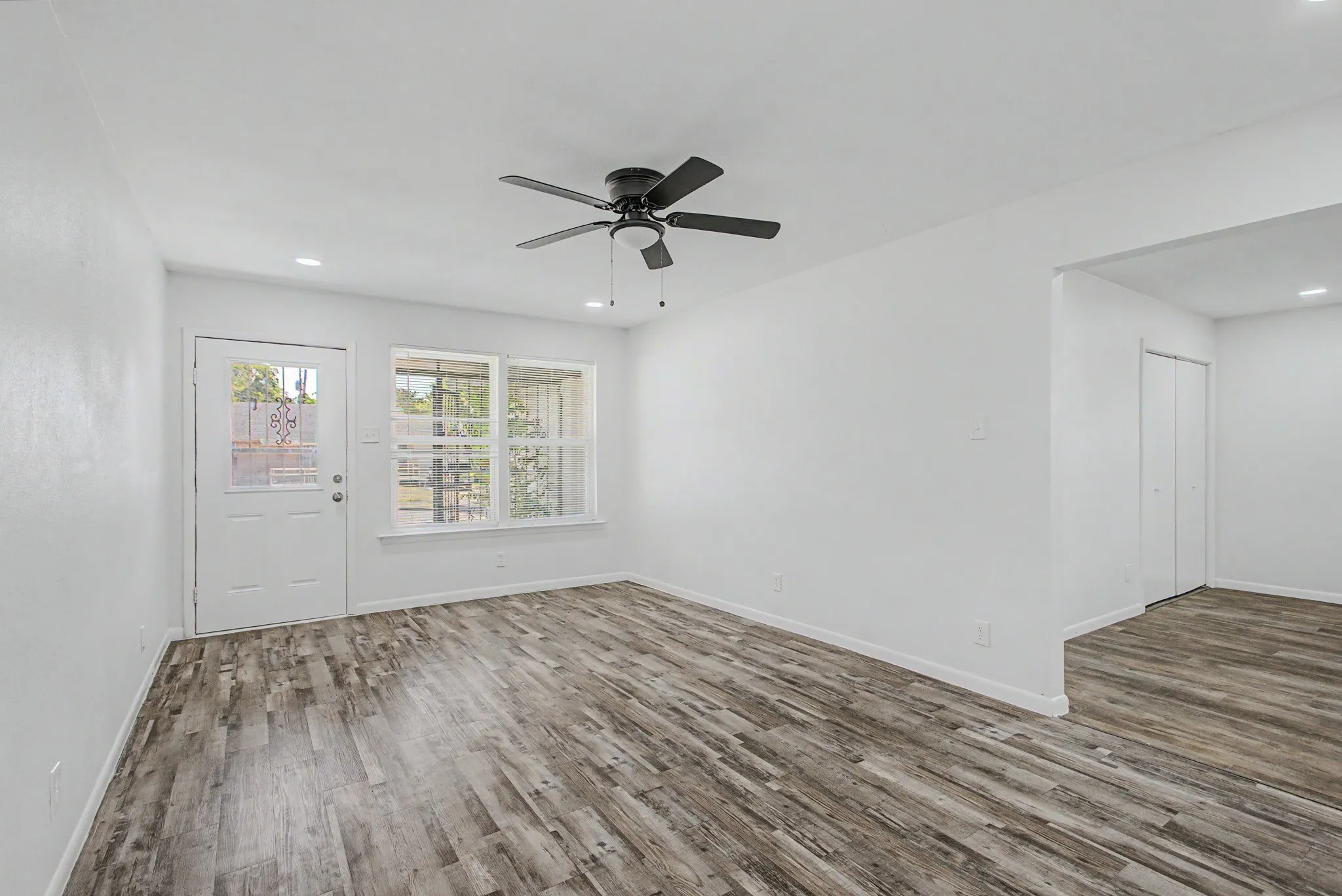 Single Family Residence For Sale in Dallas County , 1209 Grinnell Street, Dallas, Texas 75216, 4 Bedroom, 2 Bathroom, Garage spaces, 1,915 Sqft, built in 1956, mls#21369256, Real Estate Agent in Dallas, Homes For Sale in Dallas county, Homes For Sale in Dallas, Realtor in Dallas Texas, Real Estate Brokerage Independent Realty Texas, Luminita Cordes Realtor