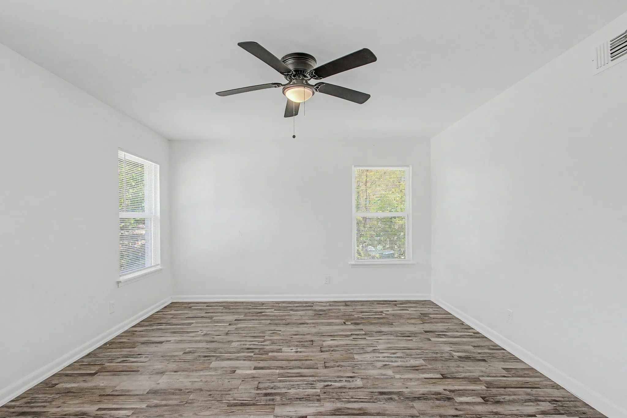 Single Family Residence For Sale in Dallas County , 1209 Grinnell Street, Dallas, Texas 75216, 4 Bedroom, 2 Bathroom, Garage spaces, 1,915 Sqft, built in 1956, mls#21369256, Real Estate Agent in Dallas, Homes For Sale in Dallas county, Homes For Sale in Dallas, Realtor in Dallas Texas, Real Estate Brokerage Independent Realty Texas, Luminita Cordes Realtor