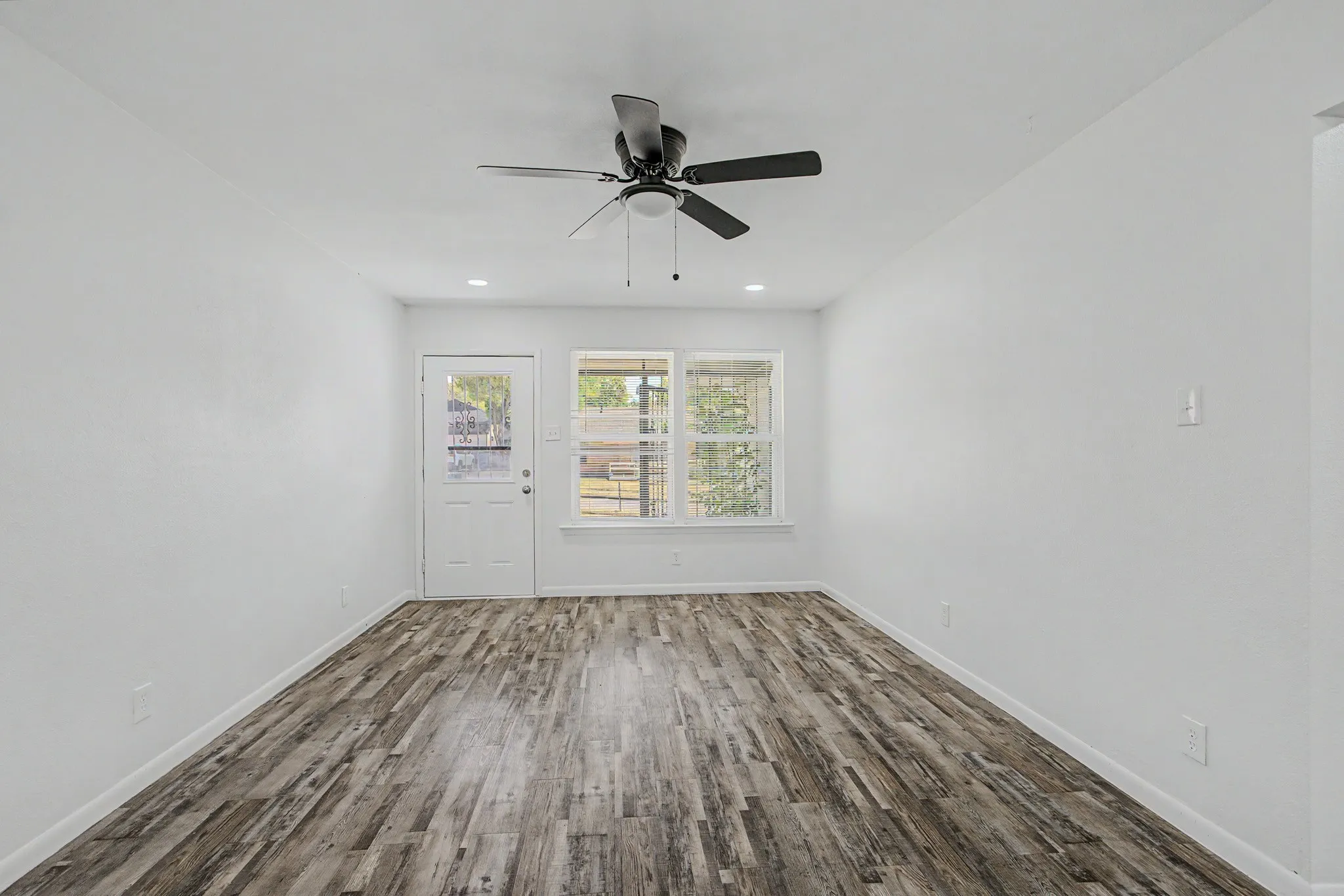 Single Family Residence For Sale in Dallas County , 1209 Grinnell Street, Dallas, Texas 75216, 4 Bedroom, 2 Bathroom, Garage spaces, 1,915 Sqft, built in 1956, mls#21369256, Real Estate Agent in Dallas, Homes For Sale in Dallas county, Homes For Sale in Dallas, Realtor in Dallas Texas, Real Estate Brokerage Independent Realty Texas, Luminita Cordes Realtor