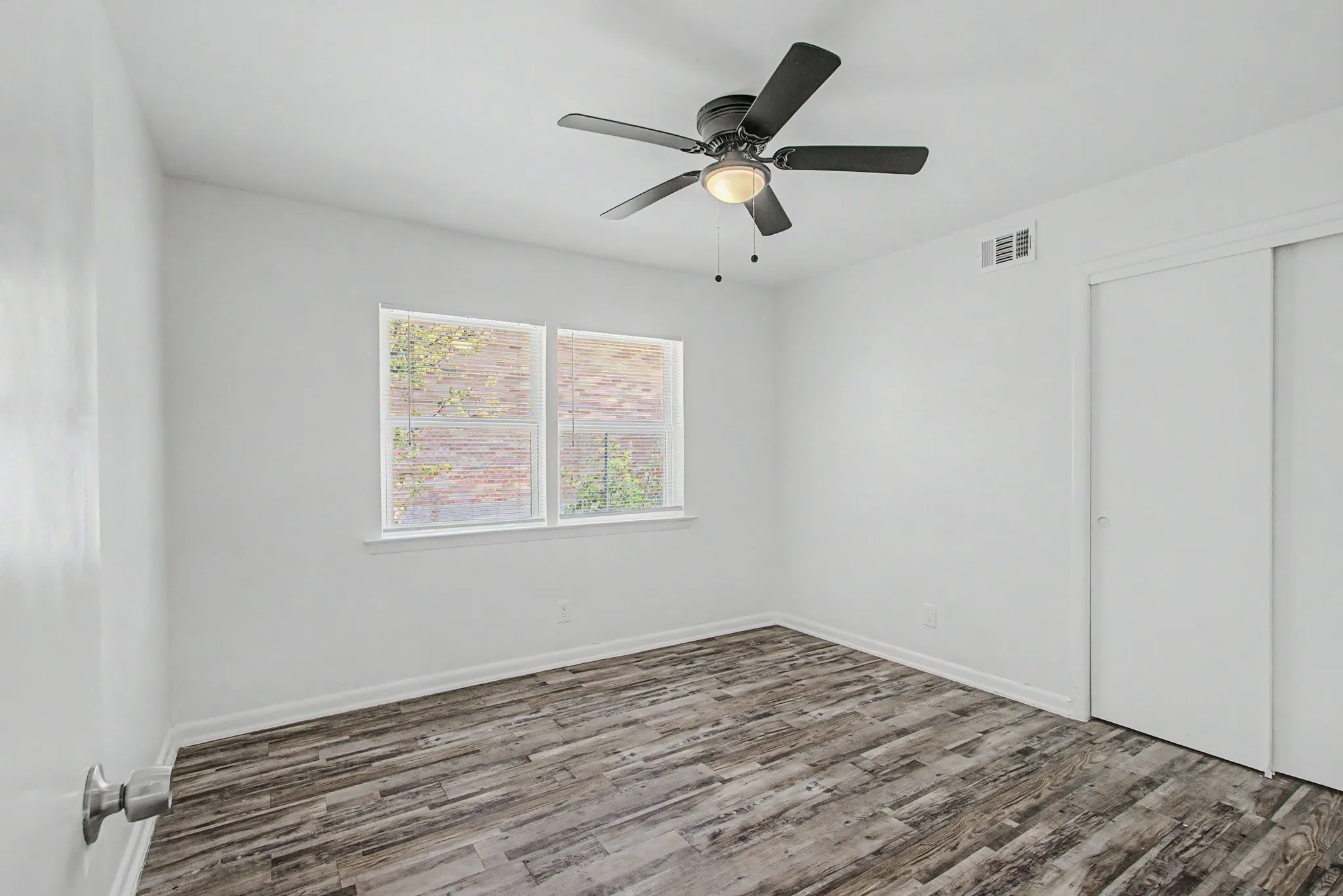 Single Family Residence For Sale in Dallas County , 1209 Grinnell Street, Dallas, Texas 75216, 4 Bedroom, 2 Bathroom, Garage spaces, 1,915 Sqft, built in 1956, mls#21369256, Real Estate Agent in Dallas, Homes For Sale in Dallas county, Homes For Sale in Dallas, Realtor in Dallas Texas, Real Estate Brokerage Independent Realty Texas, Luminita Cordes Realtor
