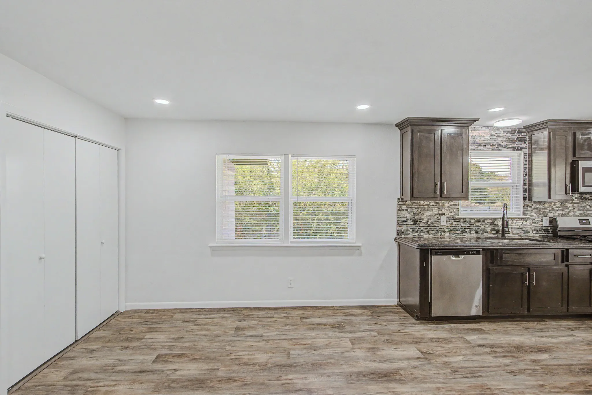 Single Family Residence For Sale in Dallas County , 1209 Grinnell Street, Dallas, Texas 75216, 4 Bedroom, 2 Bathroom, Garage spaces, 1,915 Sqft, built in 1956, mls#21369256, Real Estate Agent in Dallas, Homes For Sale in Dallas county, Homes For Sale in Dallas, Realtor in Dallas Texas, Real Estate Brokerage Independent Realty Texas, Luminita Cordes Realtor