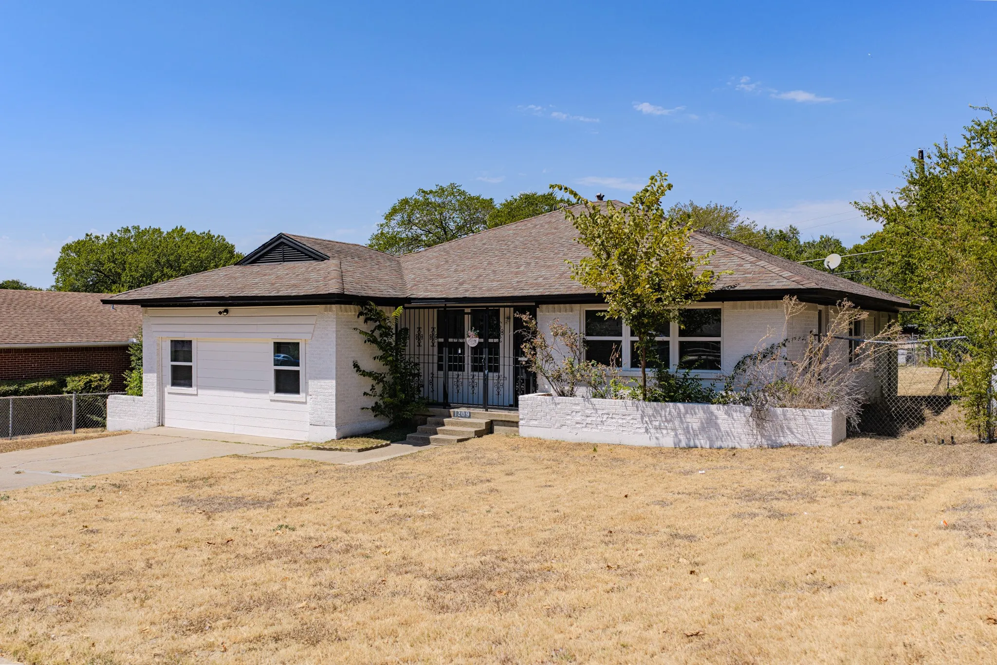 Single Family Residence For Sale in Dallas County , 1209 Grinnell Street, Dallas, Texas 75216, 4 Bedroom, 2 Bathroom, Garage spaces, 1,915 Sqft, built in 1956, mls#21369256, Real Estate Agent in Dallas, Homes For Sale in Dallas county, Homes For Sale in Dallas, Realtor in Dallas Texas, Real Estate Brokerage Independent Realty Texas, Luminita Cordes Realtor