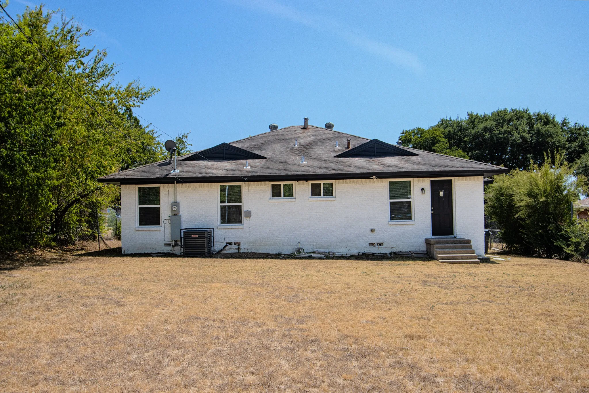 Single Family Residence For Sale in Dallas County , 1209 Grinnell Street, Dallas, Texas 75216, 4 Bedroom, 2 Bathroom, Garage spaces, 1,915 Sqft, built in 1956, mls#21369256, Real Estate Agent in Dallas, Homes For Sale in Dallas county, Homes For Sale in Dallas, Realtor in Dallas Texas, Real Estate Brokerage Independent Realty Texas, Luminita Cordes Realtor