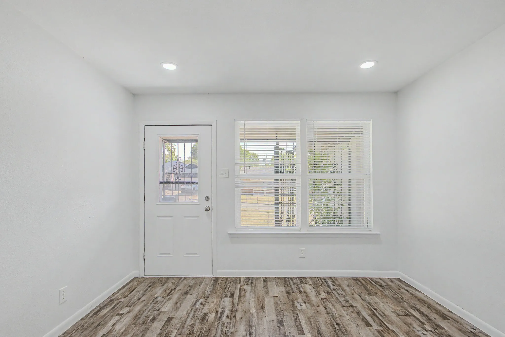 Single Family Residence For Sale in Dallas County , 1209 Grinnell Street, Dallas, Texas 75216, 4 Bedroom, 2 Bathroom, Garage spaces, 1,915 Sqft, built in 1956, mls#21369256, Real Estate Agent in Dallas, Homes For Sale in Dallas county, Homes For Sale in Dallas, Realtor in Dallas Texas, Real Estate Brokerage Independent Realty Texas, Luminita Cordes Realtor