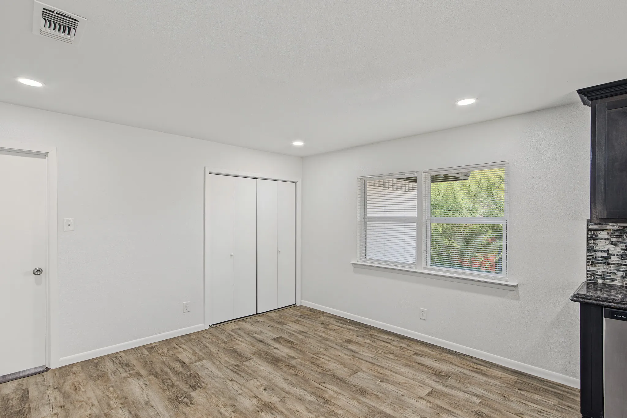 Single Family Residence For Sale in Dallas County , 1209 Grinnell Street, Dallas, Texas 75216, 4 Bedroom, 2 Bathroom, Garage spaces, 1,915 Sqft, built in 1956, mls#21369256, Real Estate Agent in Dallas, Homes For Sale in Dallas county, Homes For Sale in Dallas, Realtor in Dallas Texas, Real Estate Brokerage Independent Realty Texas, Luminita Cordes Realtor