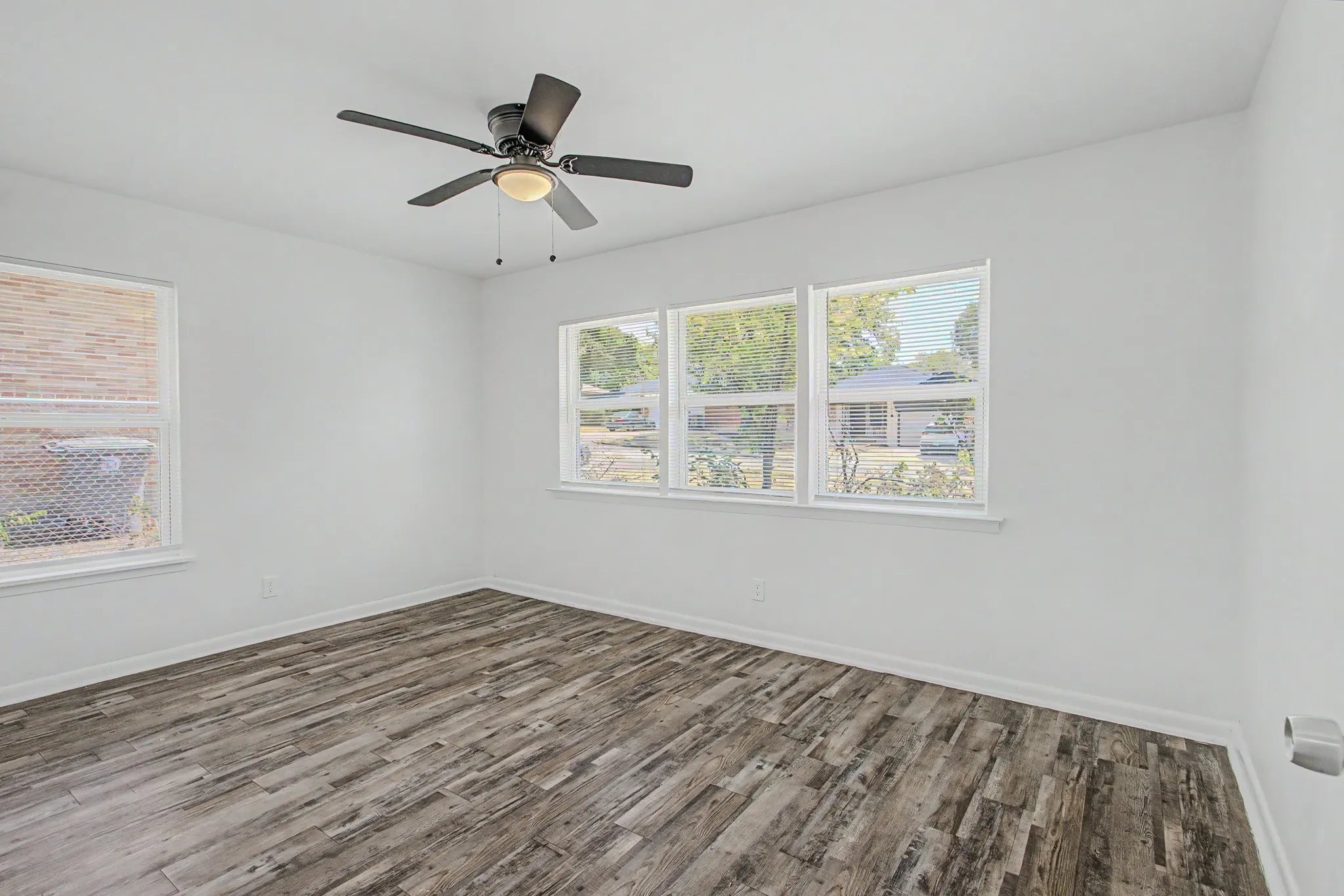 Single Family Residence For Sale in Dallas County , 1209 Grinnell Street, Dallas, Texas 75216, 4 Bedroom, 2 Bathroom, Garage spaces, 1,915 Sqft, built in 1956, mls#21369256, Real Estate Agent in Dallas, Homes For Sale in Dallas county, Homes For Sale in Dallas, Realtor in Dallas Texas, Real Estate Brokerage Independent Realty Texas, Luminita Cordes Realtor