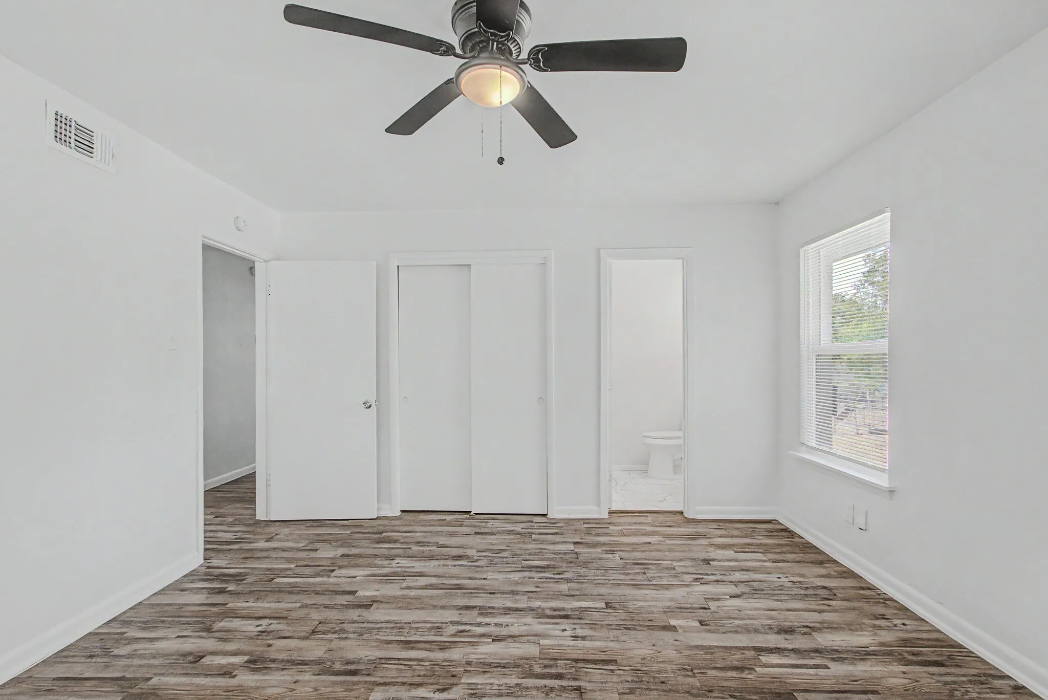 Single Family Residence For Sale in Dallas County , 1209 Grinnell Street, Dallas, Texas 75216, 4 Bedroom, 2 Bathroom, Garage spaces, 1,915 Sqft, built in 1956, mls#21369256, Real Estate Agent in Dallas, Homes For Sale in Dallas county, Homes For Sale in Dallas, Realtor in Dallas Texas, Real Estate Brokerage Independent Realty Texas, Luminita Cordes Realtor