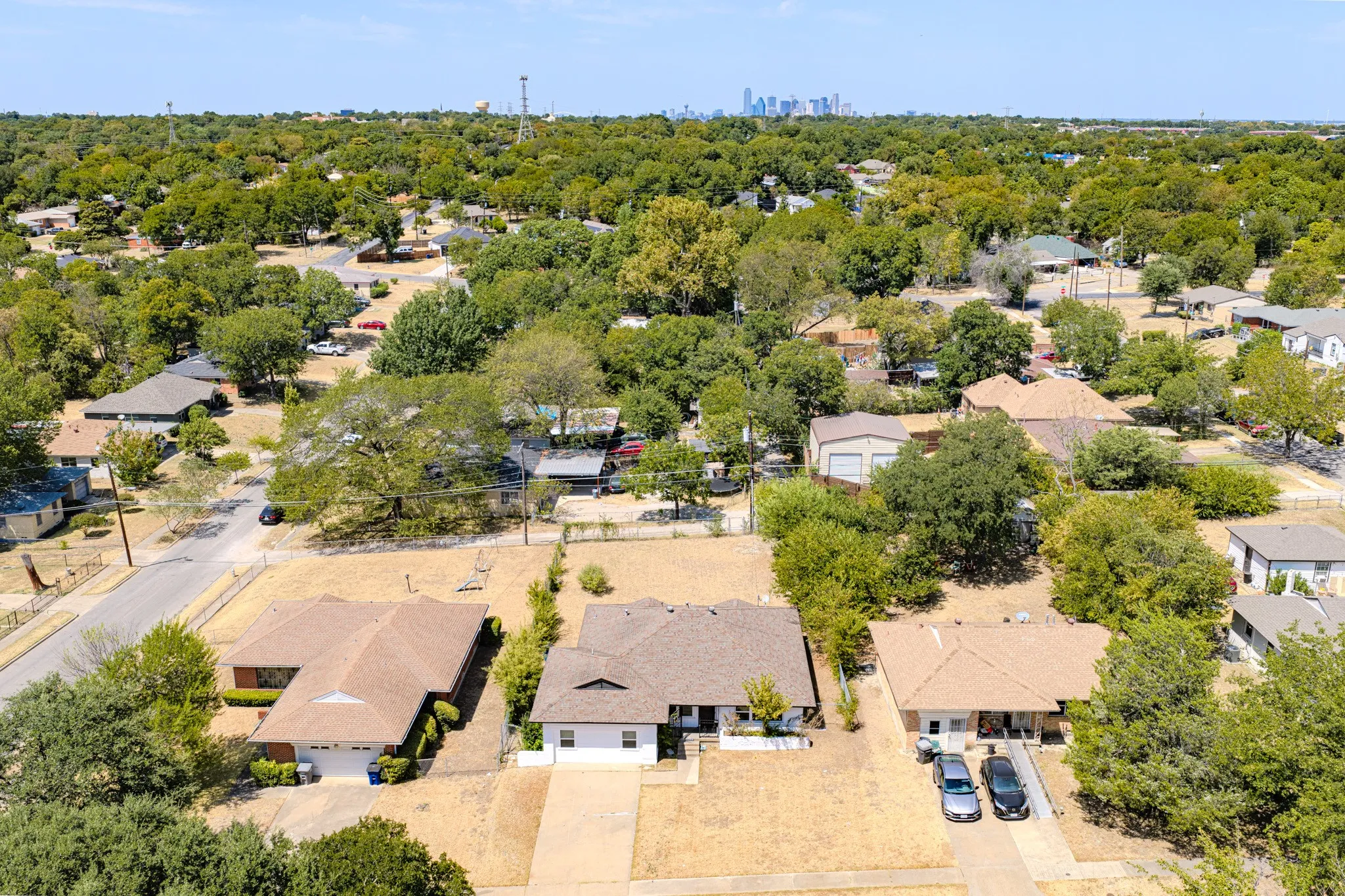 Single Family Residence For Sale in Dallas County , 1209 Grinnell Street, Dallas, Texas 75216, 4 Bedroom, 2 Bathroom, Garage spaces, 1,915 Sqft, built in 1956, mls#21369256, Real Estate Agent in Dallas, Homes For Sale in Dallas county, Homes For Sale in Dallas, Realtor in Dallas Texas, Real Estate Brokerage Independent Realty Texas, Luminita Cordes Realtor