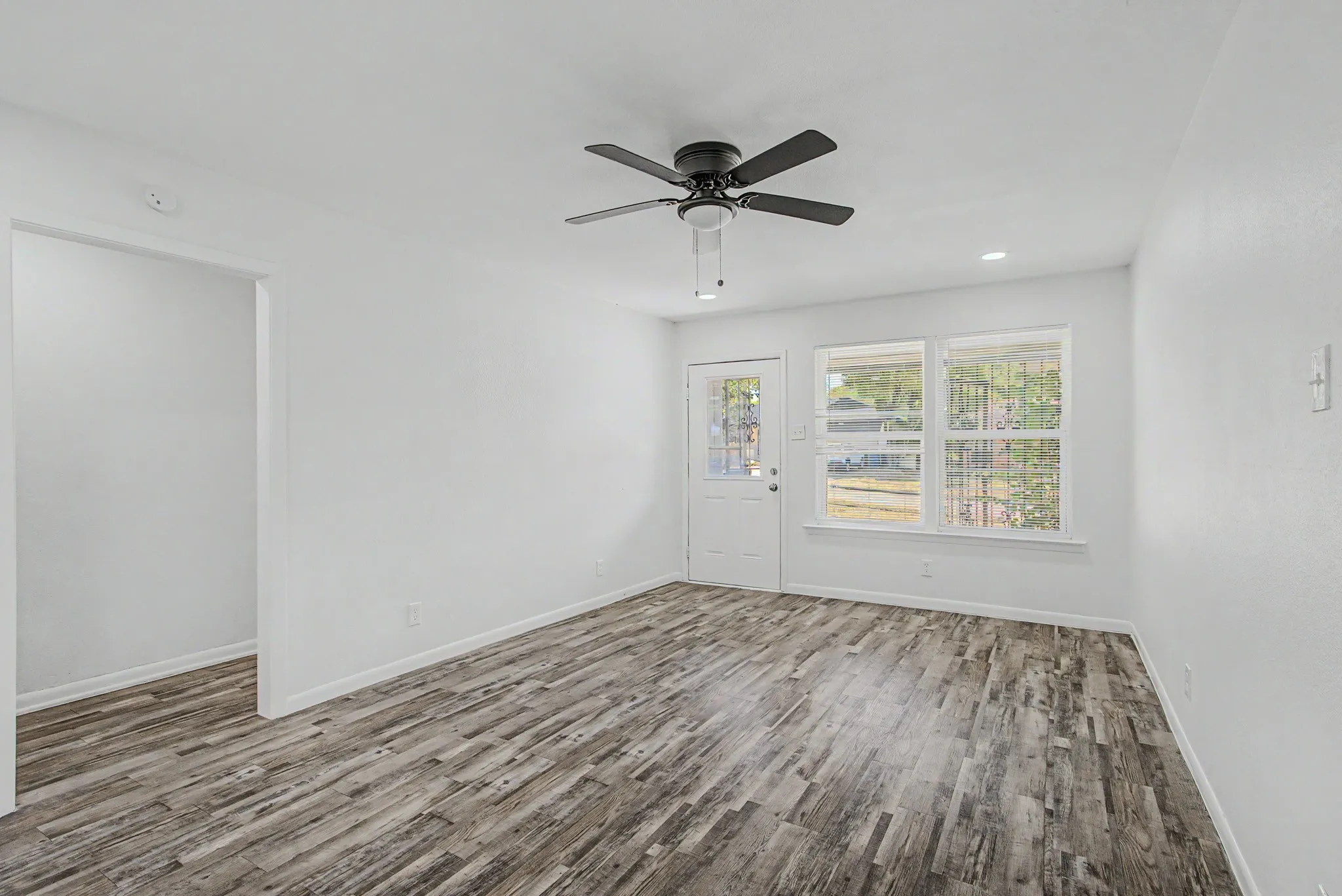 Single Family Residence For Sale in Dallas County , 1209 Grinnell Street, Dallas, Texas 75216, 4 Bedroom, 2 Bathroom, Garage spaces, 1,915 Sqft, built in 1956, mls#21369256, Real Estate Agent in Dallas, Homes For Sale in Dallas county, Homes For Sale in Dallas, Realtor in Dallas Texas, Real Estate Brokerage Independent Realty Texas, Luminita Cordes Realtor