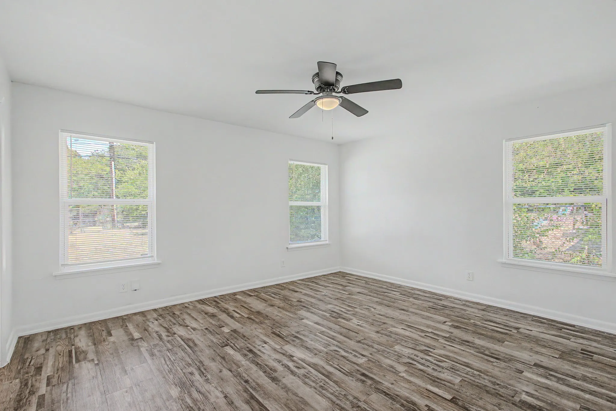 Single Family Residence For Sale in Dallas County , 1209 Grinnell Street, Dallas, Texas 75216, 4 Bedroom, 2 Bathroom, Garage spaces, 1,915 Sqft, built in 1956, mls#21369256, Real Estate Agent in Dallas, Homes For Sale in Dallas county, Homes For Sale in Dallas, Realtor in Dallas Texas, Real Estate Brokerage Independent Realty Texas, Luminita Cordes Realtor