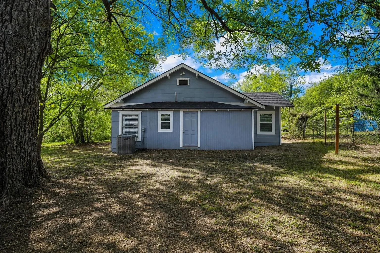 For Sale in Grayson County , 509 E Heron, Denison, Texas 75021, 3 Bedroom, 2 Bathroom, Garage spaces, 0 Sqft, built in 1930, mls#21369263, Real Estate Agent in Denison, Homes For Sale in Grayson county, Homes For Sale in Denison, Realtor in Denison Texas, Real Estate Brokerage Independent Realty Texas, Luminita Cordes Realtor
