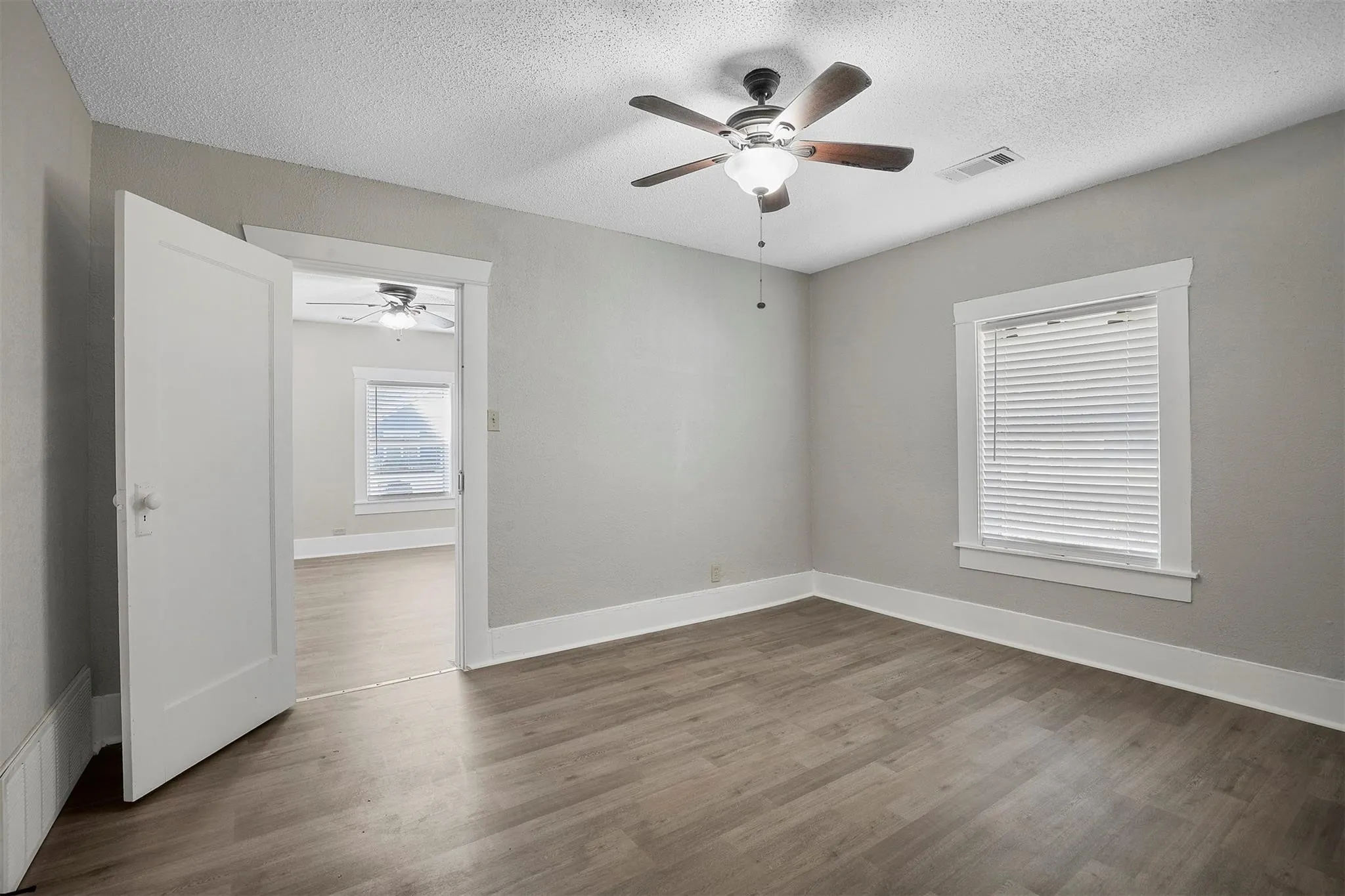 For Sale in Grayson County , 509 E Heron, Denison, Texas 75021, 3 Bedroom, 2 Bathroom, Garage spaces, 0 Sqft, built in 1930, mls#21369263, Real Estate Agent in Denison, Homes For Sale in Grayson county, Homes For Sale in Denison, Realtor in Denison Texas, Real Estate Brokerage Independent Realty Texas, Luminita Cordes Realtor