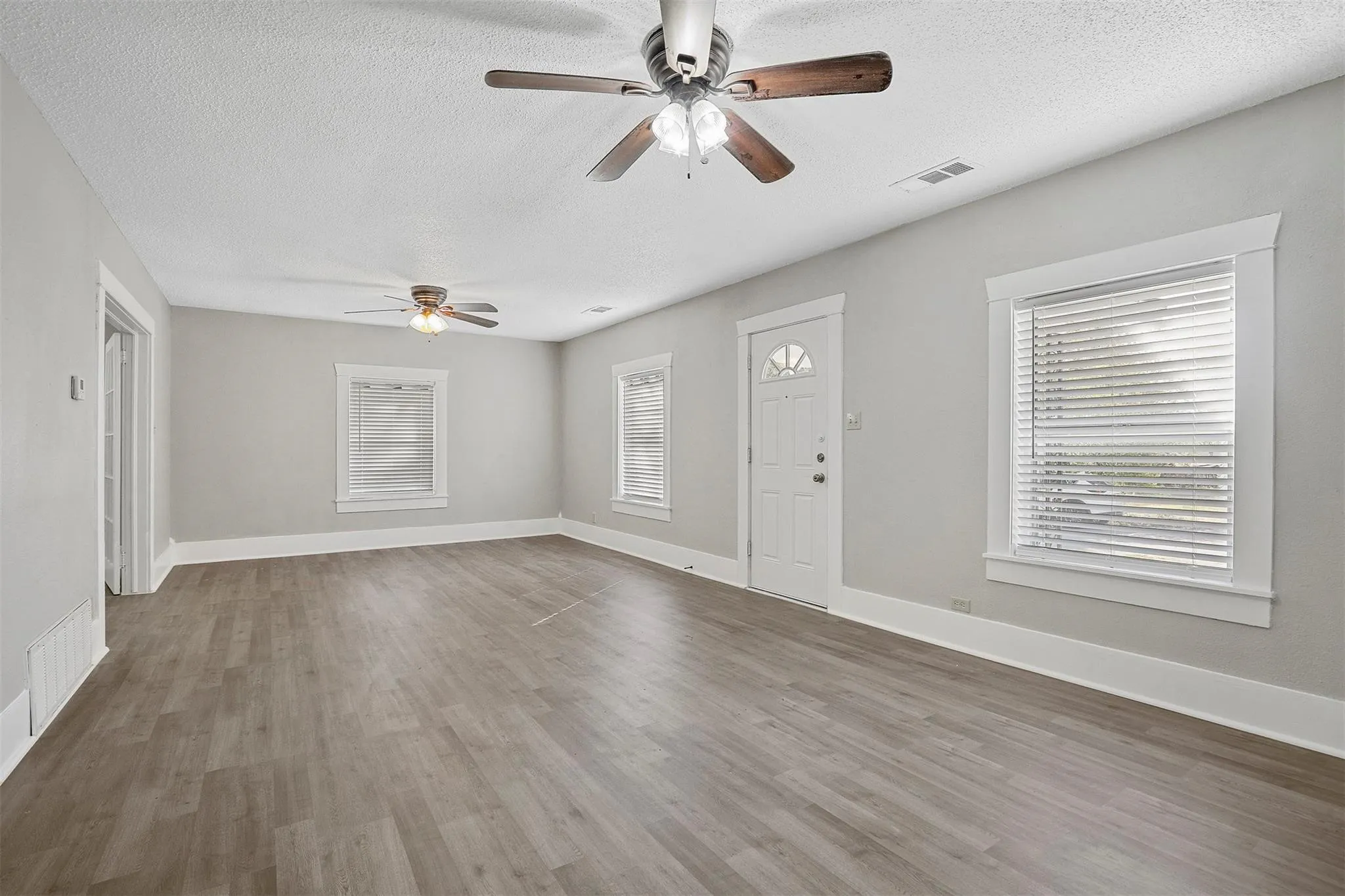 For Sale in Grayson County , 509 E Heron, Denison, Texas 75021, 3 Bedroom, 2 Bathroom, Garage spaces, 0 Sqft, built in 1930, mls#21369263, Real Estate Agent in Denison, Homes For Sale in Grayson county, Homes For Sale in Denison, Realtor in Denison Texas, Real Estate Brokerage Independent Realty Texas, Luminita Cordes Realtor