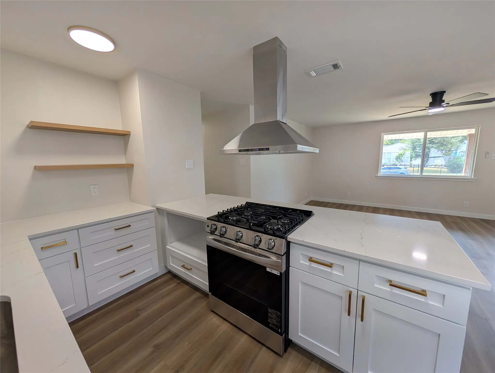 Single Family Residence For Rent in Dallas County , 2807 Andrea Lane, Dallas, Texas 75228, 3 Bedroom, 2 Bathroom, Garage spaces, 1,091 Sqft, built in 1955, mls#21369266, Real Estate Agent in Dallas, Homes For Rent in Dallas county, Homes For Rent in Dallas, Realtor in Dallas Texas, Real Estate Brokerage Independent Realty Texas, Luminita Cordes Realtor