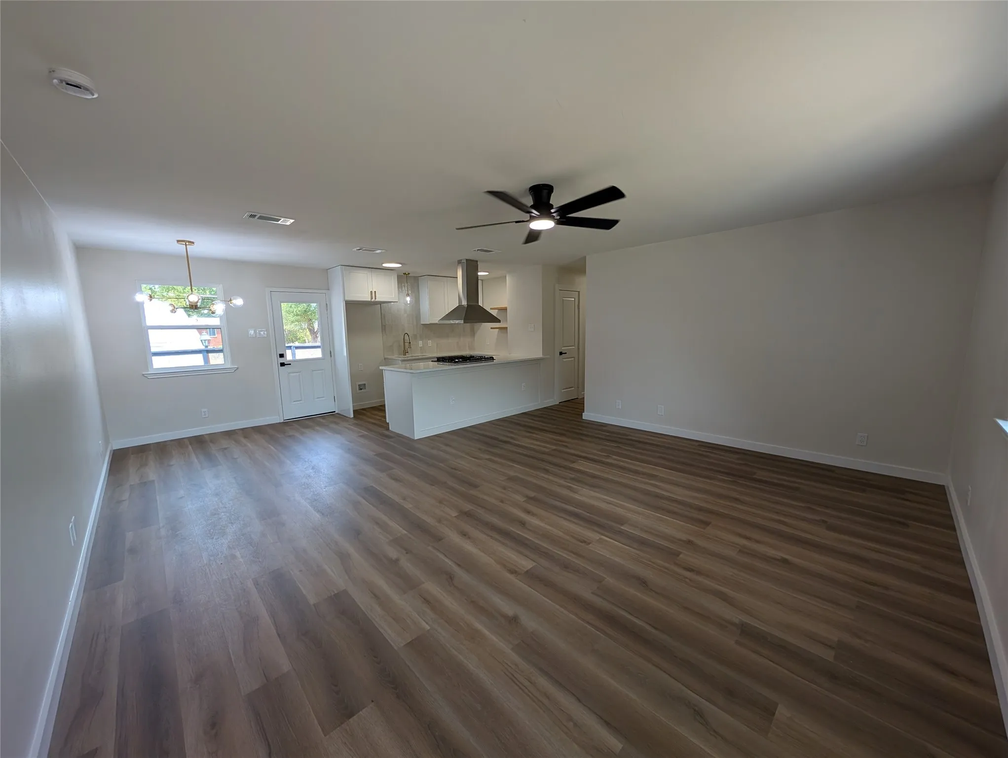 Single Family Residence For Rent in Dallas County , 2807 Andrea Lane, Dallas, Texas 75228, 3 Bedroom, 2 Bathroom, Garage spaces, 1,091 Sqft, built in 1955, mls#21369266, Real Estate Agent in Dallas, Homes For Rent in Dallas county, Homes For Rent in Dallas, Realtor in Dallas Texas, Real Estate Brokerage Independent Realty Texas, Luminita Cordes Realtor