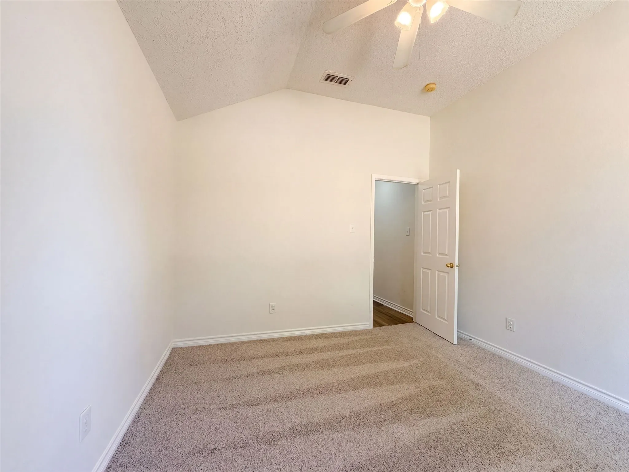 Single Family Residence For Sale in Tarrant County , 2915 Olympia Drive, Grand Prairie, Texas 75052, 4 Bedroom, 3 Bathroom, 2 Garage spaces, 2,713 Sqft, built in 1992, mls#21369258, Real Estate Agent in Grand Prairie, Homes For Sale in Tarrant county, Homes For Sale in Grand Prairie, Realtor in Grand Prairie Texas, Real Estate Brokerage Independent Realty Texas, Luminita Cordes Realtor