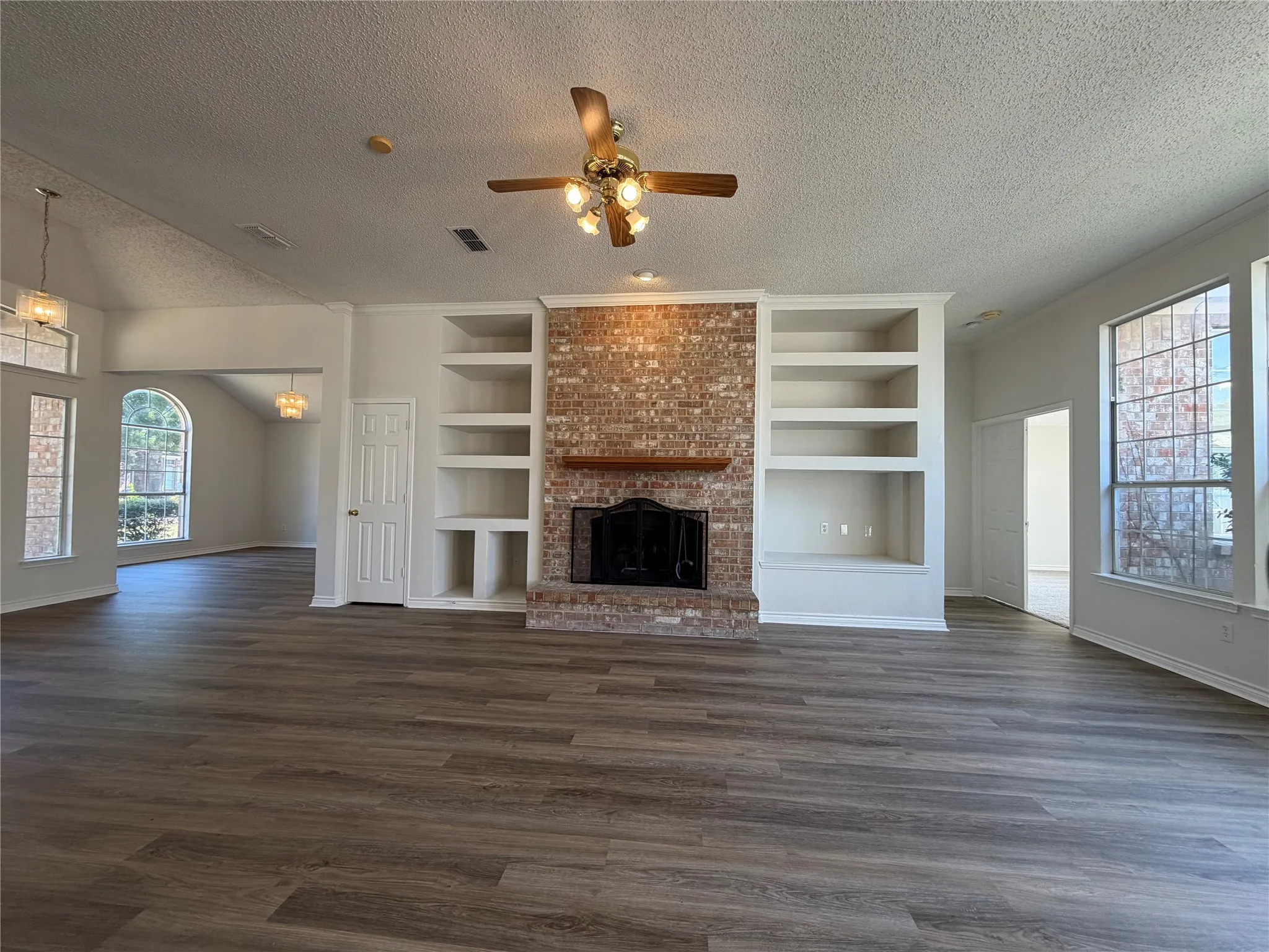 Single Family Residence For Sale in Tarrant County , 2915 Olympia Drive, Grand Prairie, Texas 75052, 4 Bedroom, 3 Bathroom, 2 Garage spaces, 2,713 Sqft, built in 1992, mls#21369258, Real Estate Agent in Grand Prairie, Homes For Sale in Tarrant county, Homes For Sale in Grand Prairie, Realtor in Grand Prairie Texas, Real Estate Brokerage Independent Realty Texas, Luminita Cordes Realtor