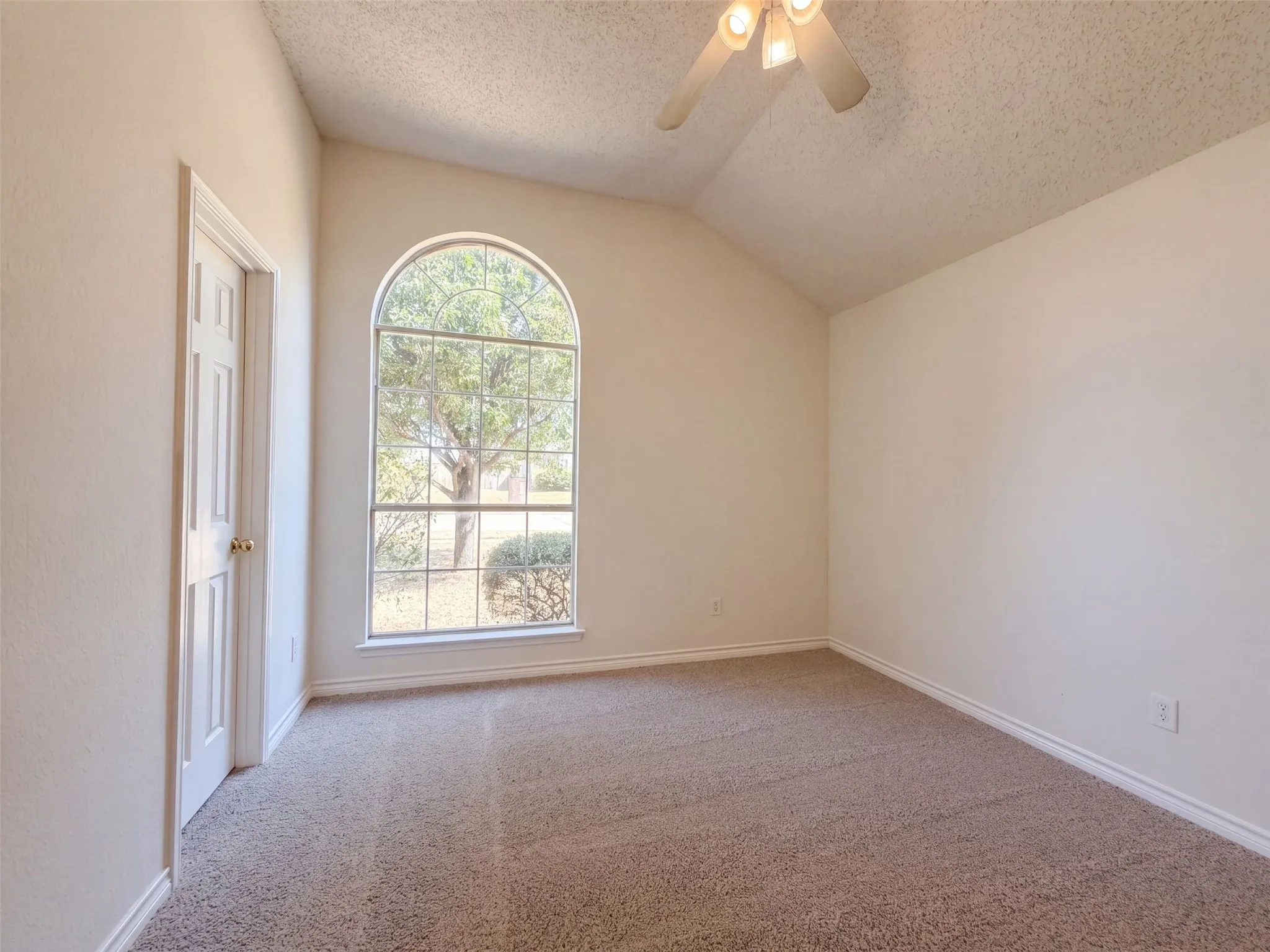 Single Family Residence For Sale in Tarrant County , 2915 Olympia Drive, Grand Prairie, Texas 75052, 4 Bedroom, 3 Bathroom, 2 Garage spaces, 2,713 Sqft, built in 1992, mls#21369258, Real Estate Agent in Grand Prairie, Homes For Sale in Tarrant county, Homes For Sale in Grand Prairie, Realtor in Grand Prairie Texas, Real Estate Brokerage Independent Realty Texas, Luminita Cordes Realtor