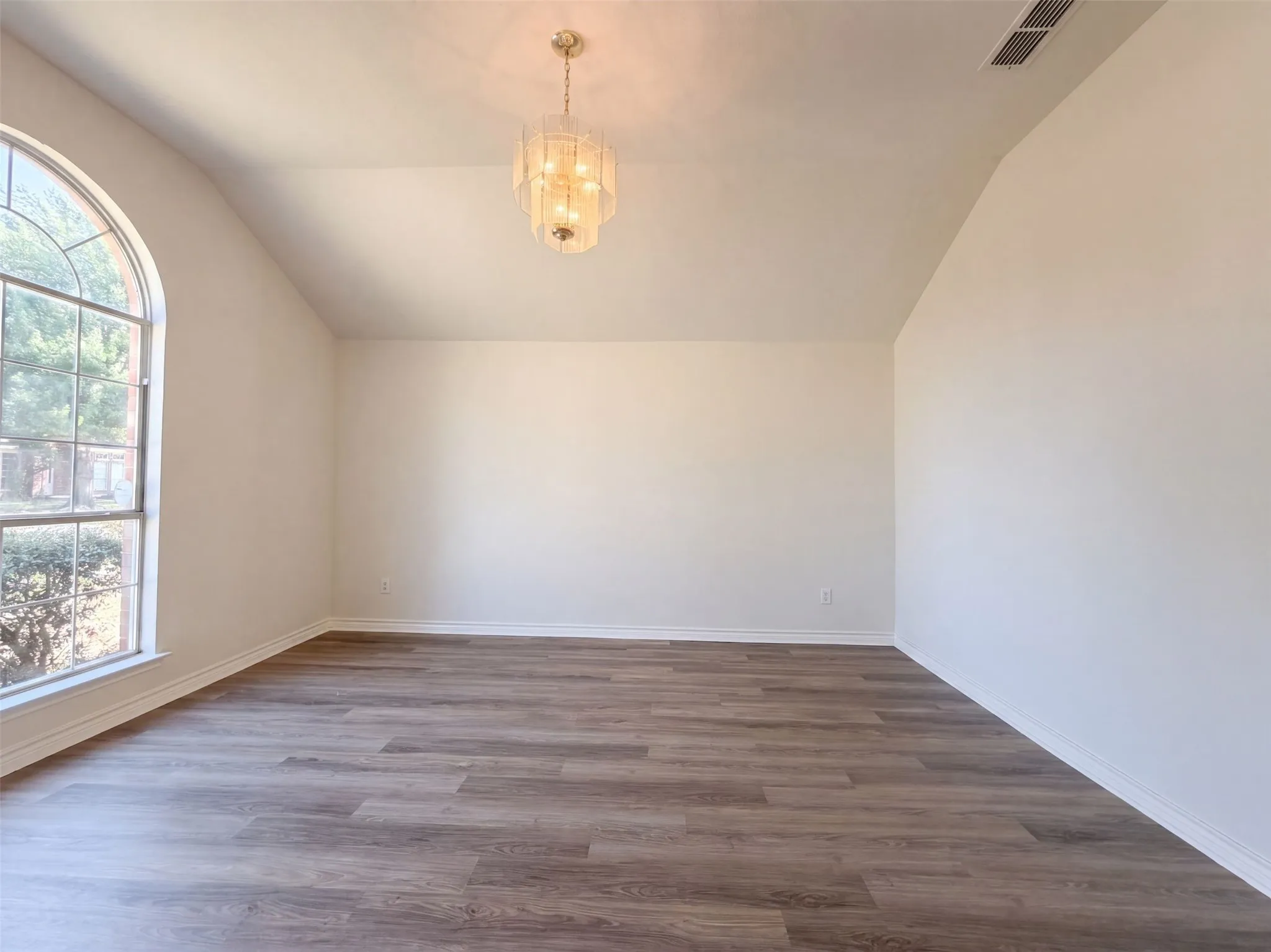 Single Family Residence For Sale in Tarrant County , 2915 Olympia Drive, Grand Prairie, Texas 75052, 4 Bedroom, 3 Bathroom, 2 Garage spaces, 2,713 Sqft, built in 1992, mls#21369258, Real Estate Agent in Grand Prairie, Homes For Sale in Tarrant county, Homes For Sale in Grand Prairie, Realtor in Grand Prairie Texas, Real Estate Brokerage Independent Realty Texas, Luminita Cordes Realtor