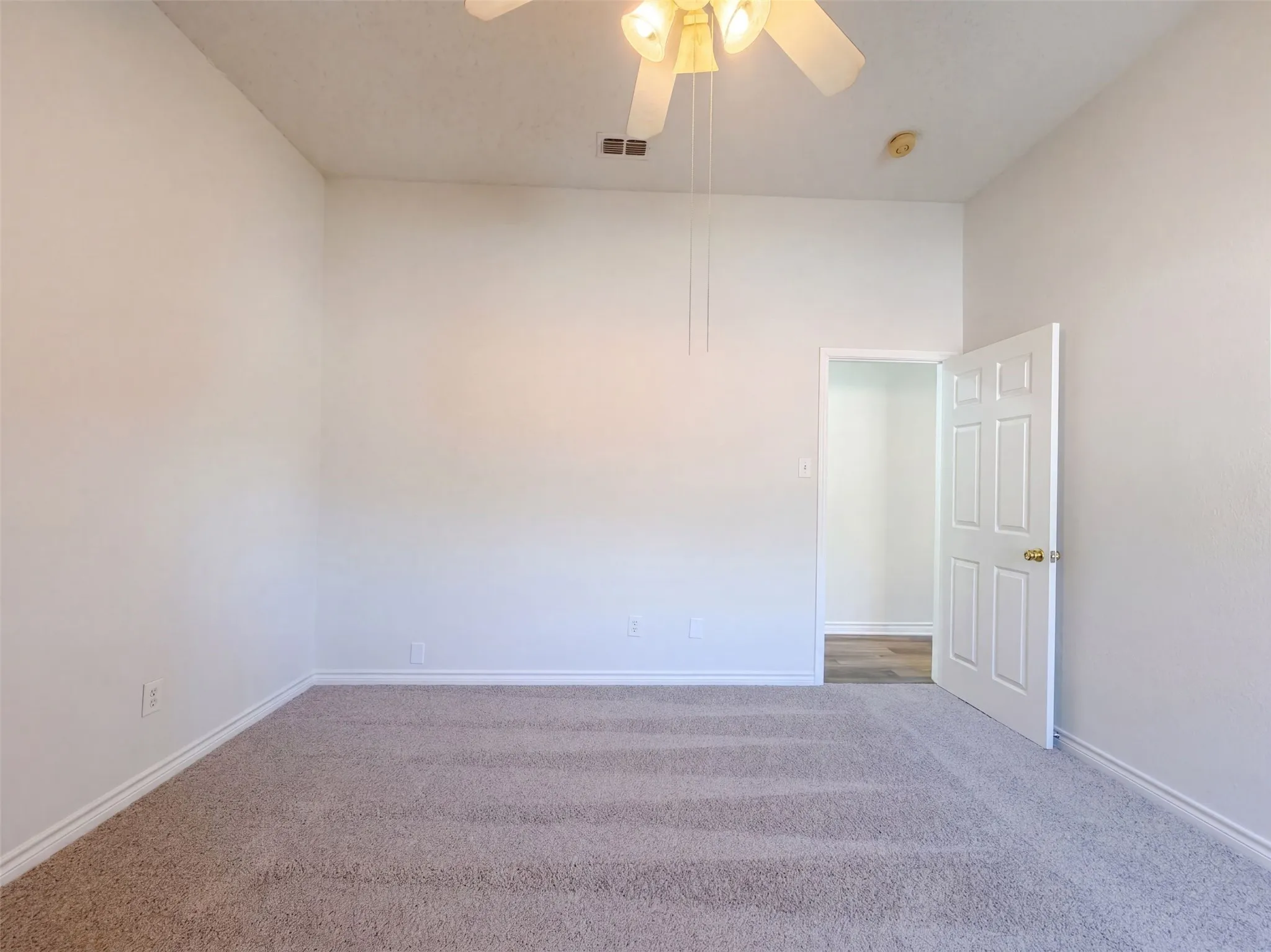 Single Family Residence For Sale in Tarrant County , 2915 Olympia Drive, Grand Prairie, Texas 75052, 4 Bedroom, 3 Bathroom, 2 Garage spaces, 2,713 Sqft, built in 1992, mls#21369258, Real Estate Agent in Grand Prairie, Homes For Sale in Tarrant county, Homes For Sale in Grand Prairie, Realtor in Grand Prairie Texas, Real Estate Brokerage Independent Realty Texas, Luminita Cordes Realtor