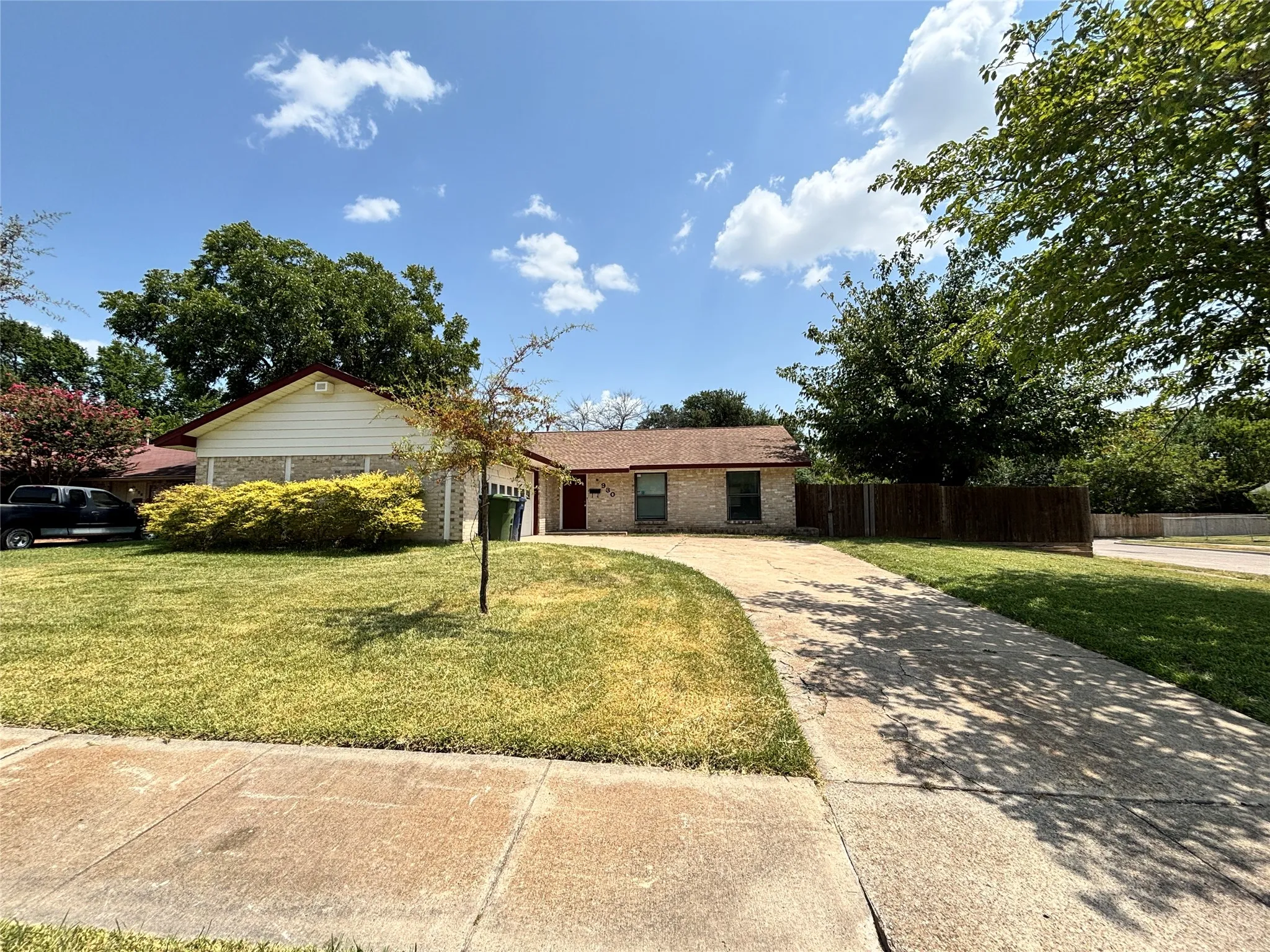 Single Family Residence For Sale in Dallas County , 930 Briar Way, Garland, Texas 75043, 4 Bedroom, 2 Bathroom, 2 Garage spaces, 1,494 Sqft, built in 1969, mls#21369267, Real Estate Agent in Garland, Homes For Sale in Dallas county, Homes For Sale in Garland, Realtor in Garland Texas, Real Estate Brokerage Independent Realty Texas, Luminita Cordes Realtor