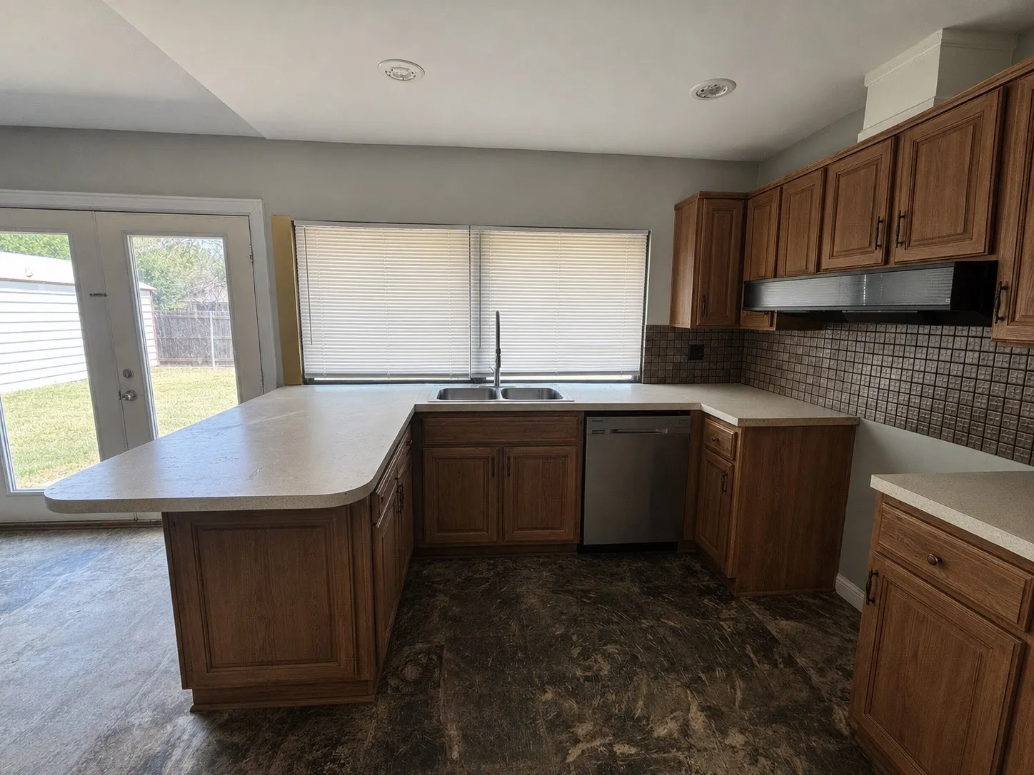 Single Family Residence For Sale in Dallas County , 930 Briar Way, Garland, Texas 75043, 4 Bedroom, 2 Bathroom, 2 Garage spaces, 1,494 Sqft, built in 1969, mls#21369267, Real Estate Agent in Garland, Homes For Sale in Dallas county, Homes For Sale in Garland, Realtor in Garland Texas, Real Estate Brokerage Independent Realty Texas, Luminita Cordes Realtor