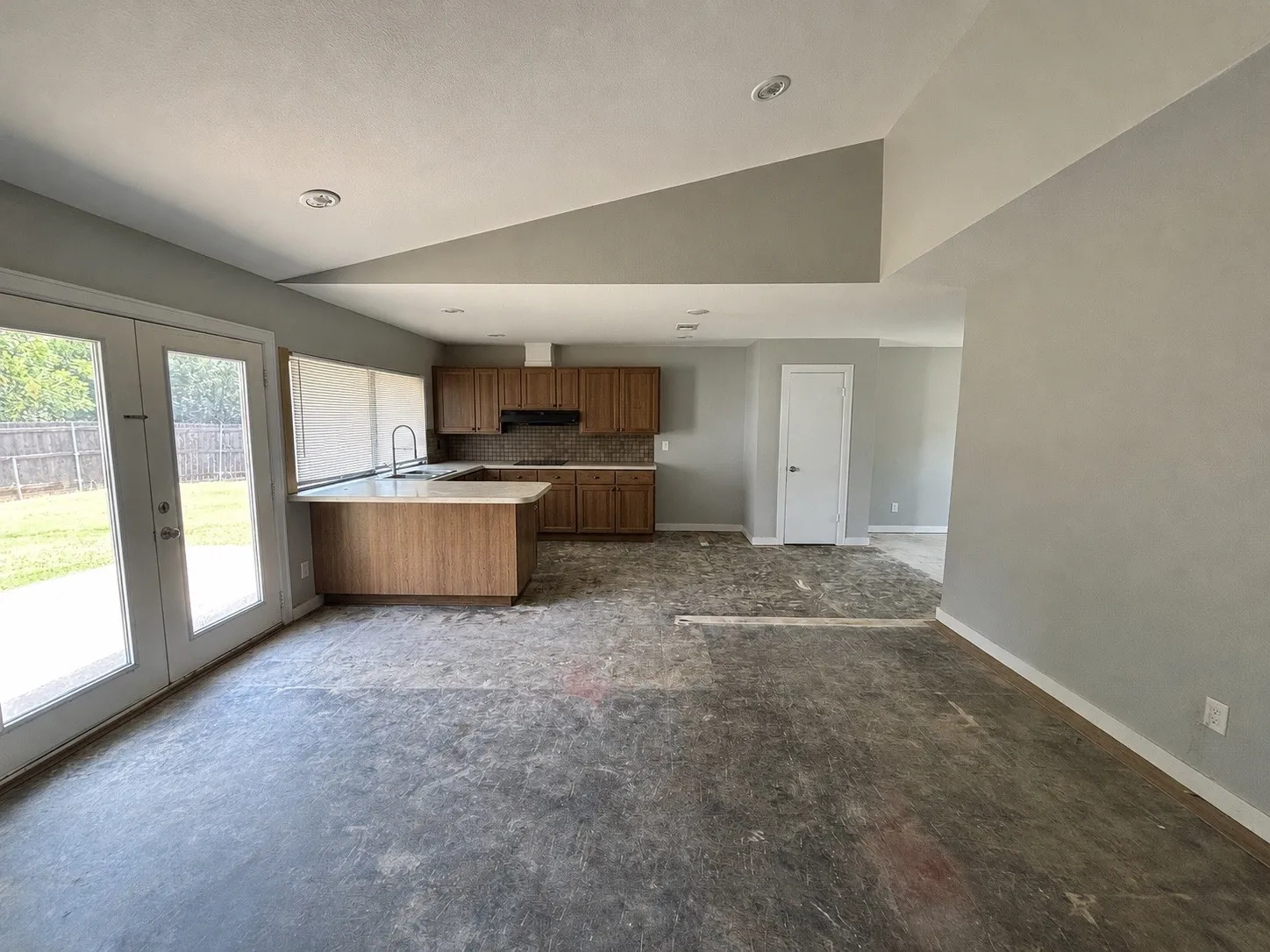 Single Family Residence For Sale in Dallas County , 930 Briar Way, Garland, Texas 75043, 4 Bedroom, 2 Bathroom, 2 Garage spaces, 1,494 Sqft, built in 1969, mls#21369267, Real Estate Agent in Garland, Homes For Sale in Dallas county, Homes For Sale in Garland, Realtor in Garland Texas, Real Estate Brokerage Independent Realty Texas, Luminita Cordes Realtor