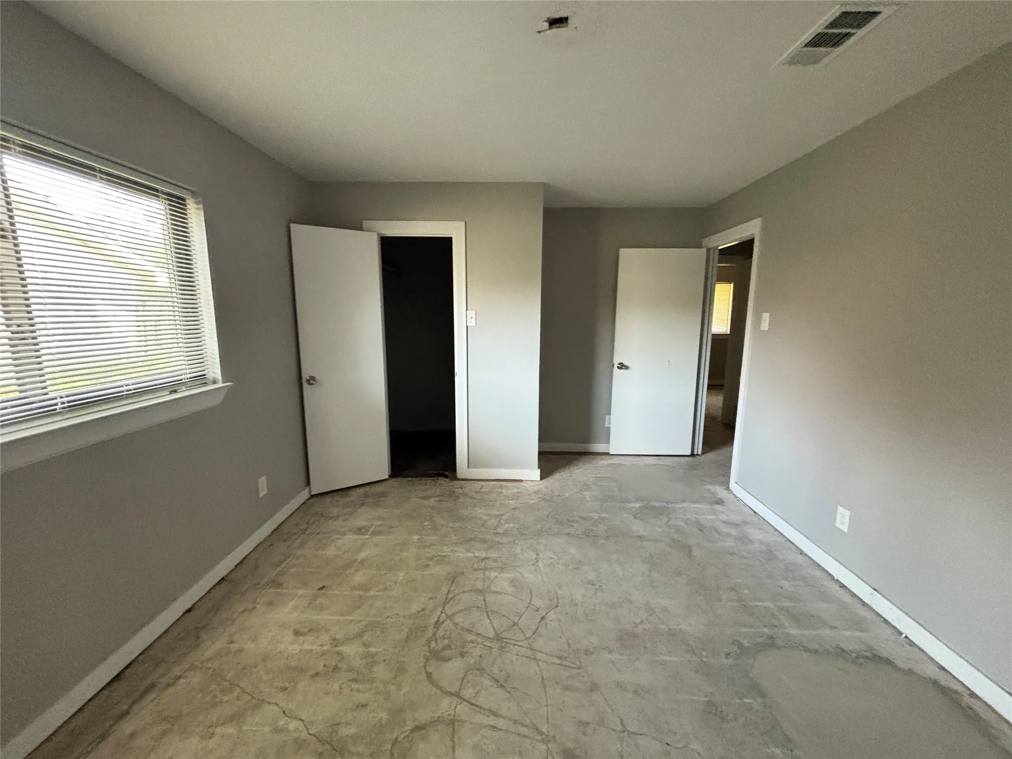 Single Family Residence For Sale in Dallas County , 930 Briar Way, Garland, Texas 75043, 4 Bedroom, 2 Bathroom, 2 Garage spaces, 1,494 Sqft, built in 1969, mls#21369267, Real Estate Agent in Garland, Homes For Sale in Dallas county, Homes For Sale in Garland, Realtor in Garland Texas, Real Estate Brokerage Independent Realty Texas, Luminita Cordes Realtor