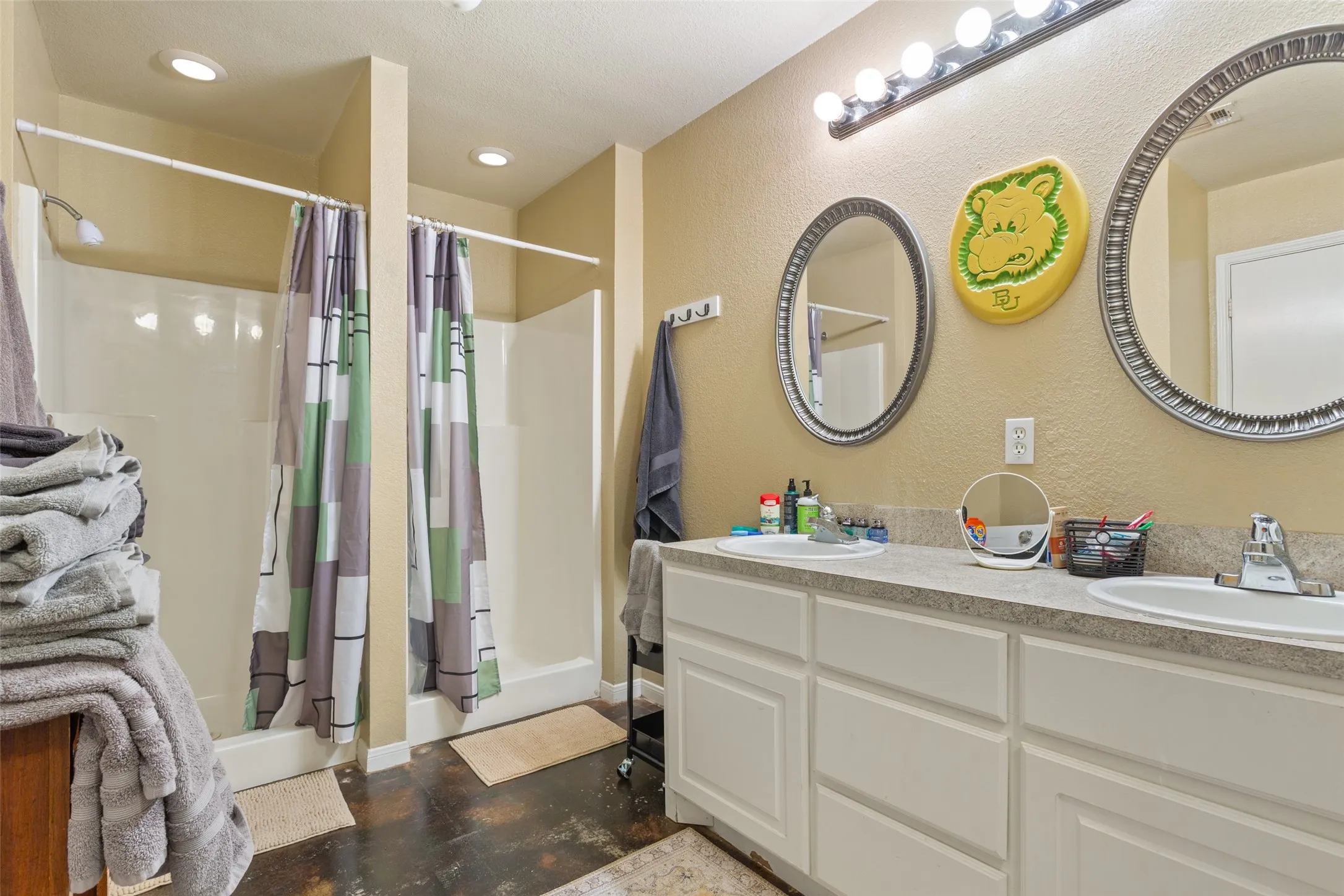 Single Family Residence For Sale in Mc Lennan County , 1929 S 14th Street, Waco, Texas 76706, 5 Bedroom, 2 Bathroom, Garage spaces, 1,648 Sqft, built in 2004, mls#21360534, Real Estate Agent in Waco, Homes For Sale in Mc Lennan county, Homes For Sale in Waco, Realtor in Waco Texas, Real Estate Brokerage Independent Realty Texas, Luminita Cordes Realtor