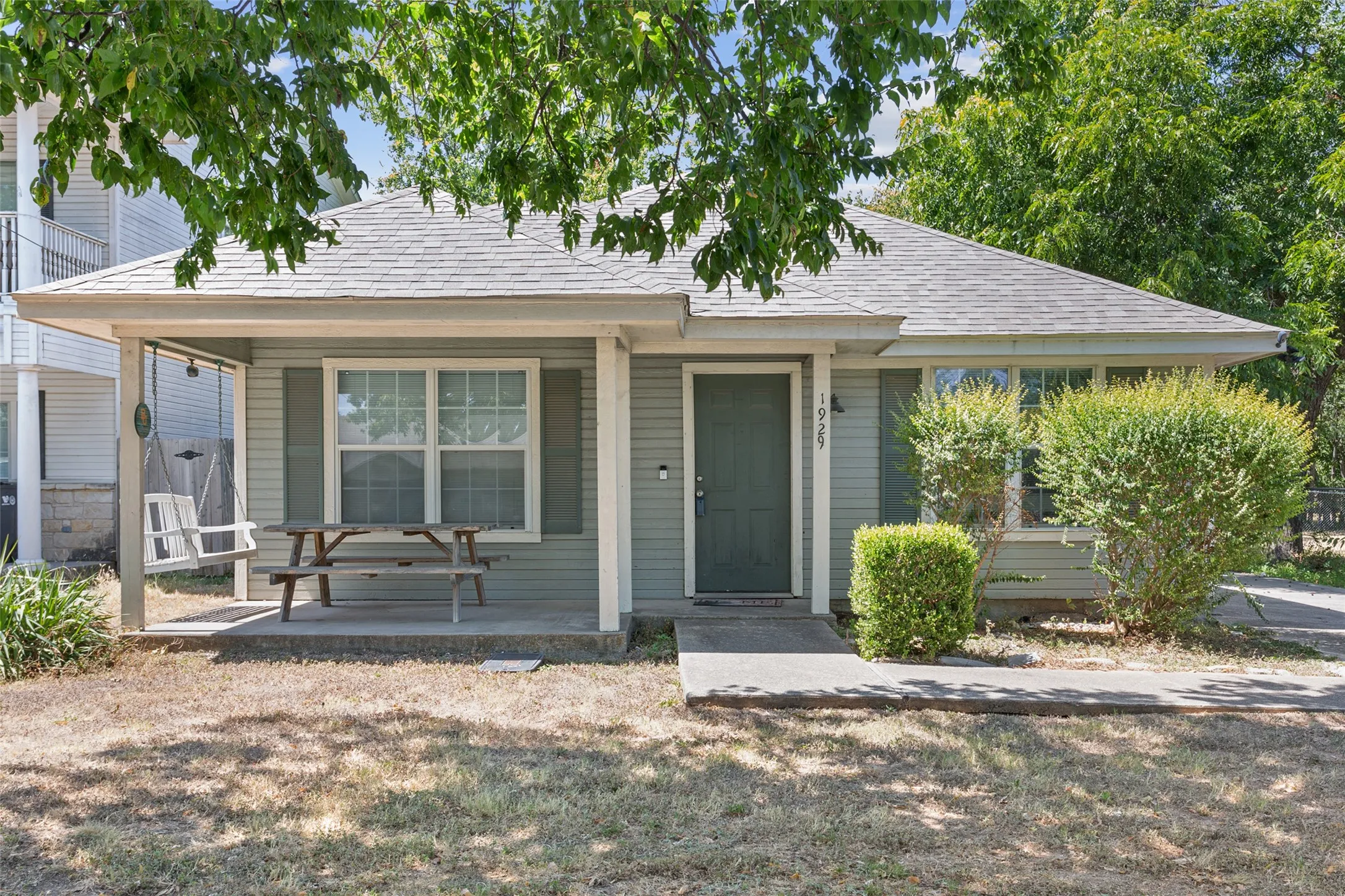Single Family Residence For Sale in Mc Lennan County , 1929 S 14th Street, Waco, Texas 76706, 5 Bedroom, 2 Bathroom, Garage spaces, 1,648 Sqft, built in 2004, mls#21360534, Real Estate Agent in Waco, Homes For Sale in Mc Lennan county, Homes For Sale in Waco, Realtor in Waco Texas, Real Estate Brokerage Independent Realty Texas, Luminita Cordes Realtor