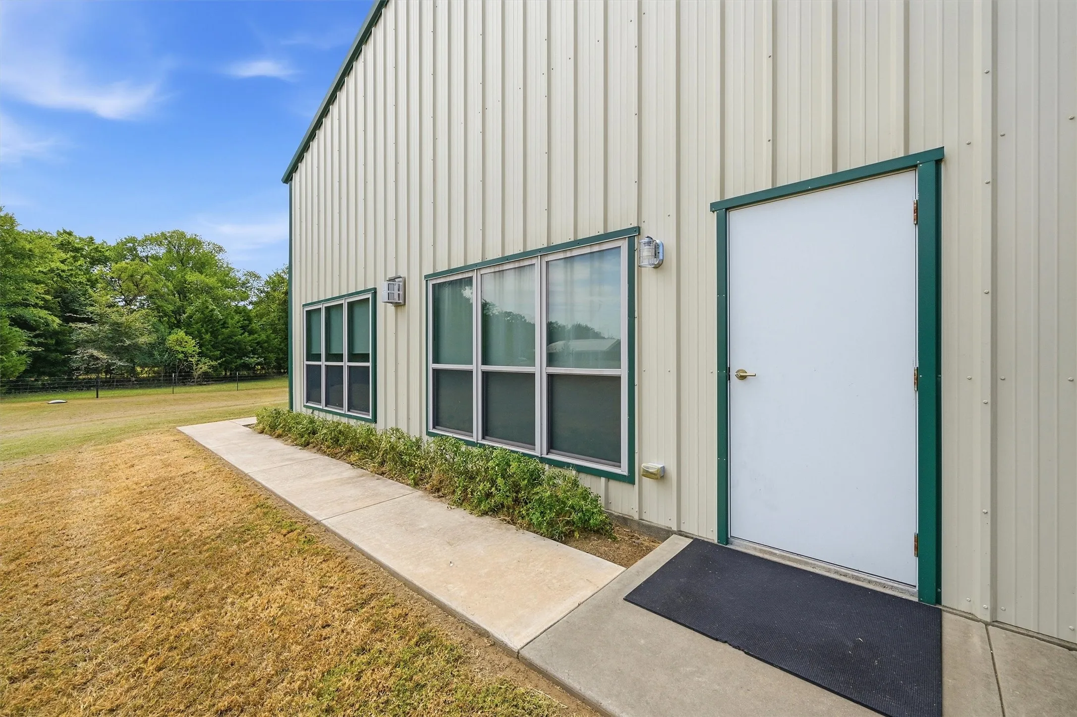 Single Family Residence For Sale in Cooke County , 82 CR 2112, Gainesville, Texas 76240, 2 Bedroom, 2 Bathroom, 1 Garage spaces, 3,880 Sqft, built in 2018, mls#21368084, Real Estate Agent in Gainesville, Homes For Sale in Cooke county, Homes For Sale in Gainesville, Realtor in Gainesville Texas, Real Estate Brokerage Independent Realty Texas, Luminita Cordes Realtor
