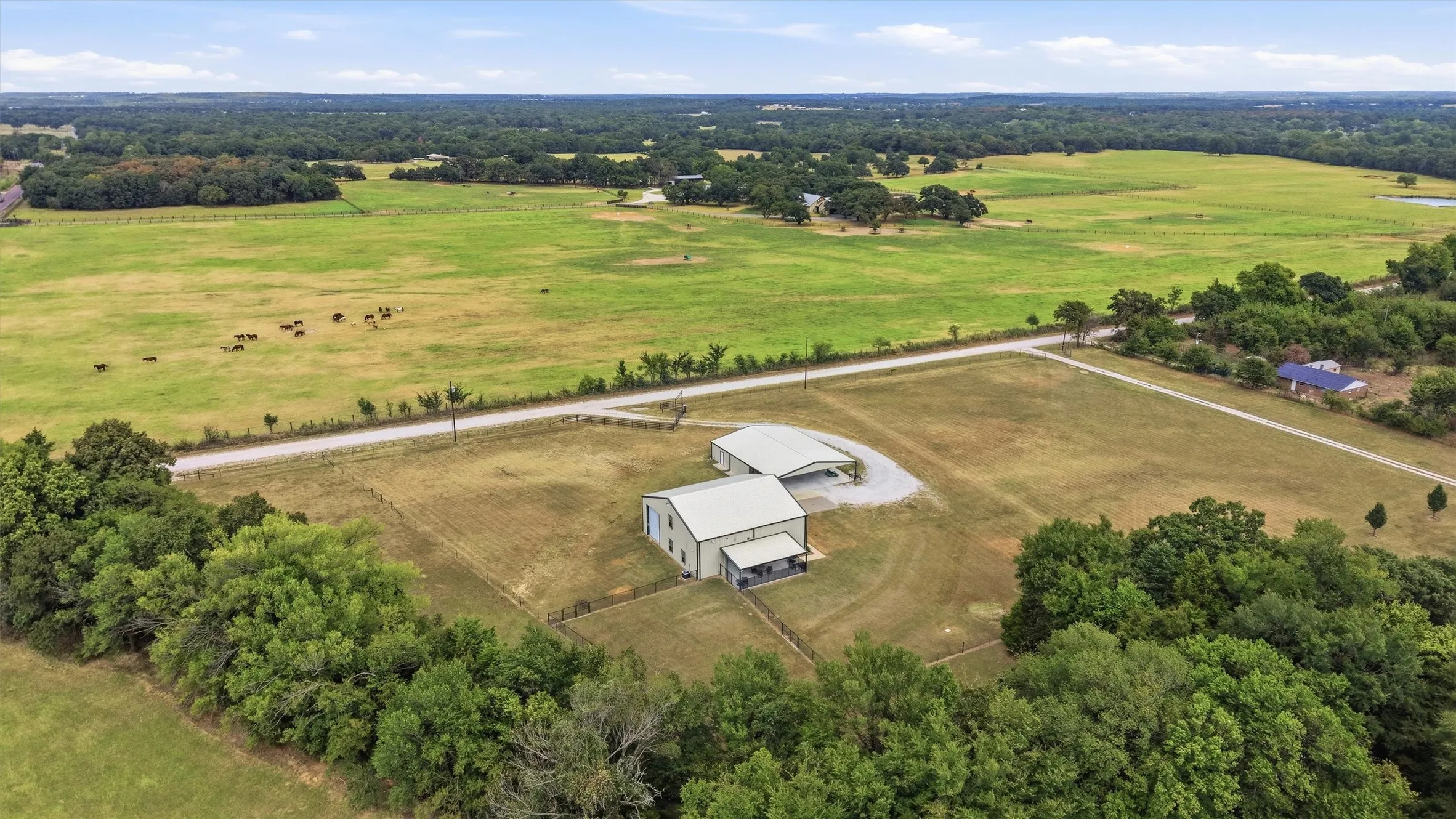 Single Family Residence For Sale in Cooke County , 82 CR 2112, Gainesville, Texas 76240, 2 Bedroom, 2 Bathroom, 1 Garage spaces, 3,880 Sqft, built in 2018, mls#21368084, Real Estate Agent in Gainesville, Homes For Sale in Cooke county, Homes For Sale in Gainesville, Realtor in Gainesville Texas, Real Estate Brokerage Independent Realty Texas, Luminita Cordes Realtor