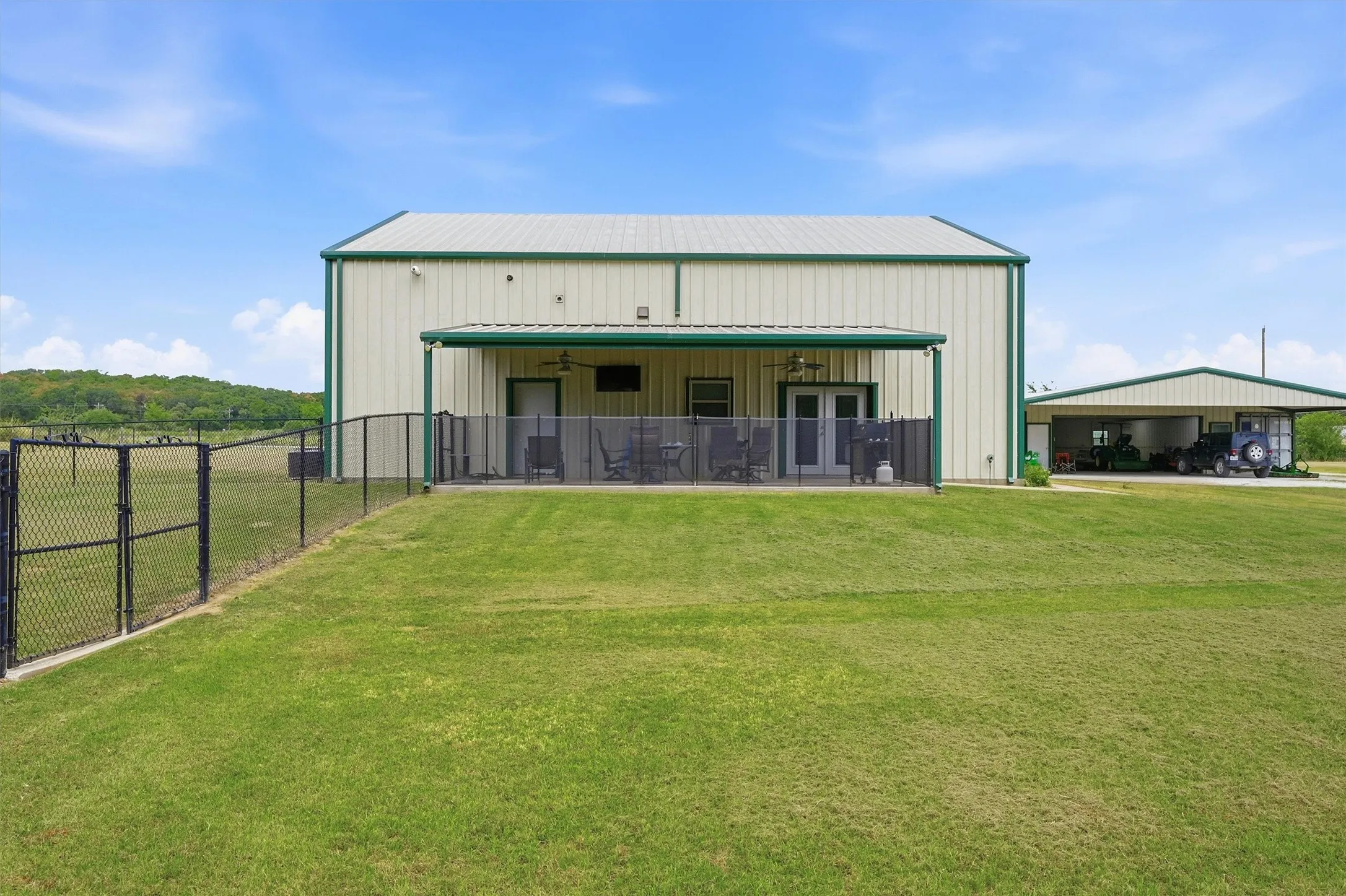 Single Family Residence For Sale in Cooke County , 82 CR 2112, Gainesville, Texas 76240, 2 Bedroom, 2 Bathroom, 1 Garage spaces, 3,880 Sqft, built in 2018, mls#21368084, Real Estate Agent in Gainesville, Homes For Sale in Cooke county, Homes For Sale in Gainesville, Realtor in Gainesville Texas, Real Estate Brokerage Independent Realty Texas, Luminita Cordes Realtor